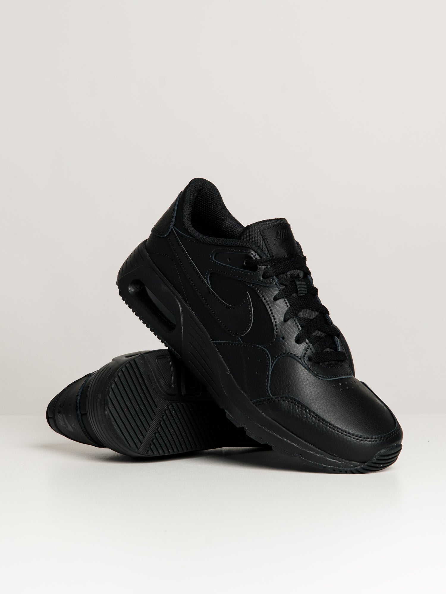 Black nike shoes clearance hotsell