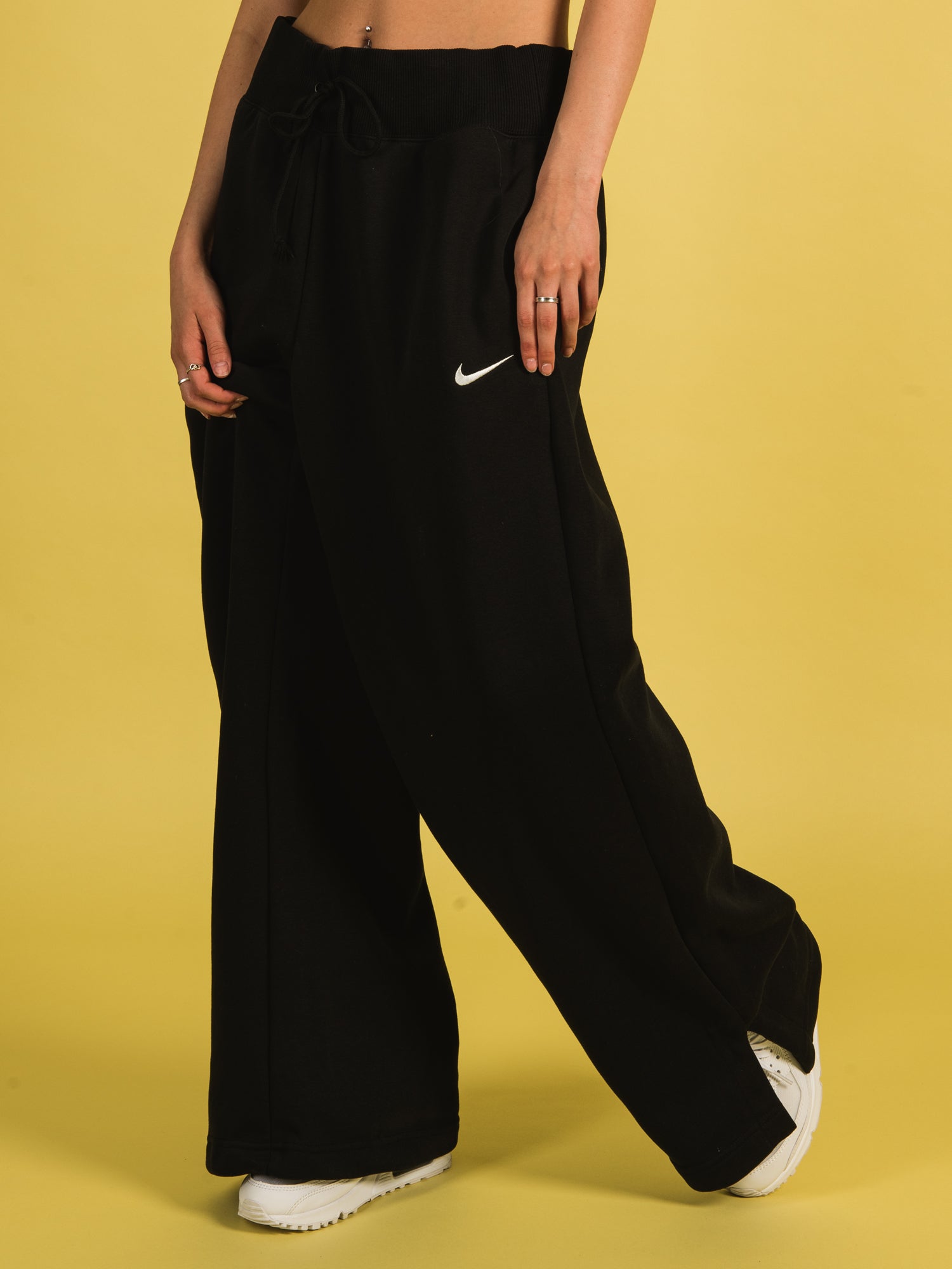 Nike Women's Sportswear Phoenix Fleece High-Waisted Wide-Leg Sweatpants -  Hibbett