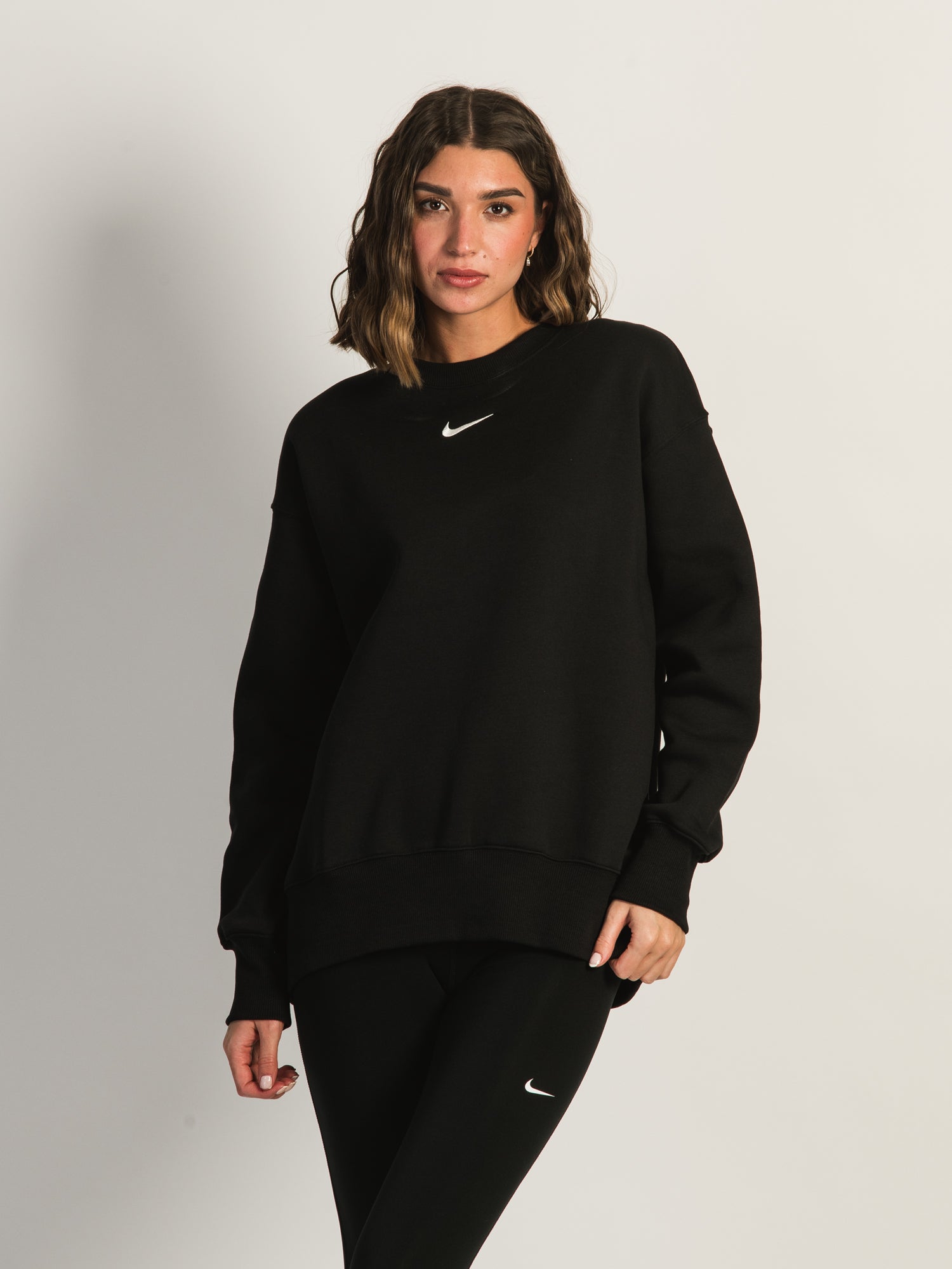 Nike women's deals crew neck