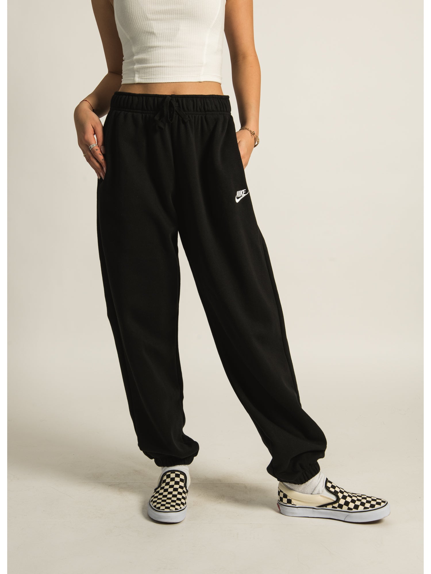 Nike Sportswear Women's Club Fleece Mid-Rise Oversized Sweatpants Black /  White