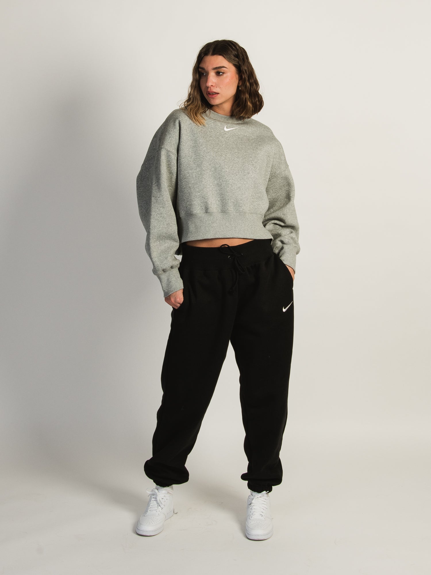 Nike mini swoosh cheap oversized black sweatpant