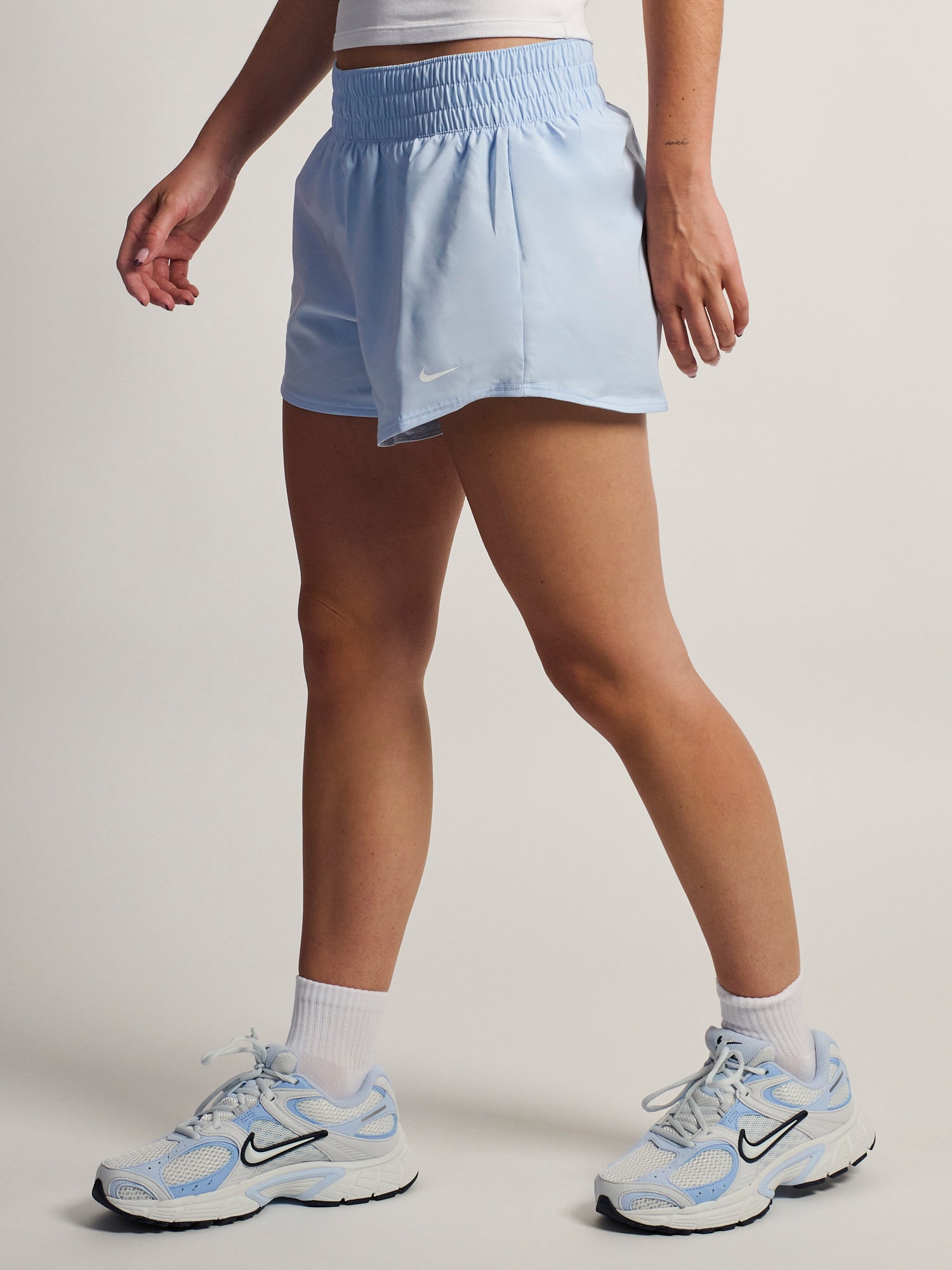 NIKE ONE DF MID RISE 3in SHORT - BLUE/WHITE