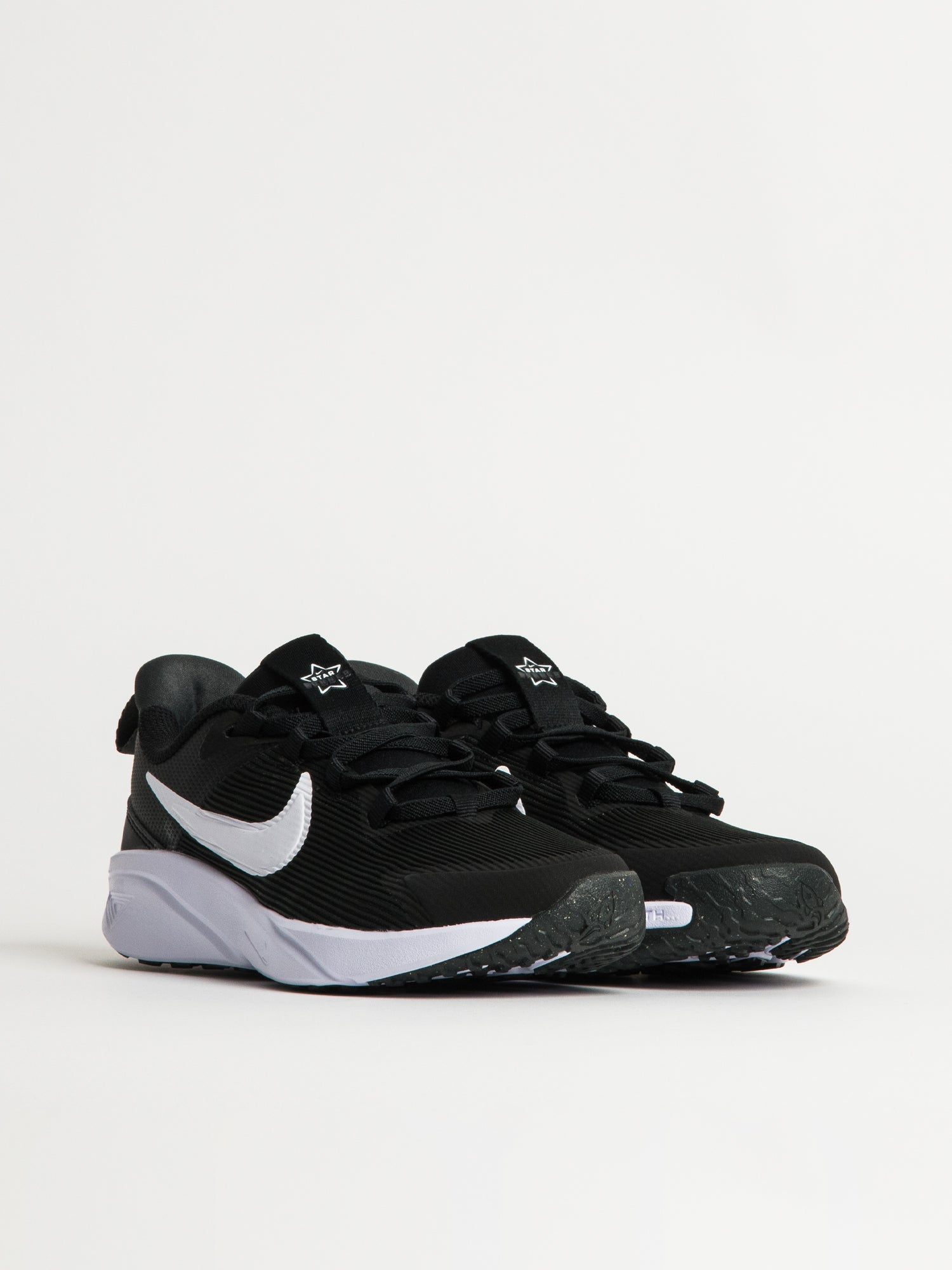 nike runner black and white