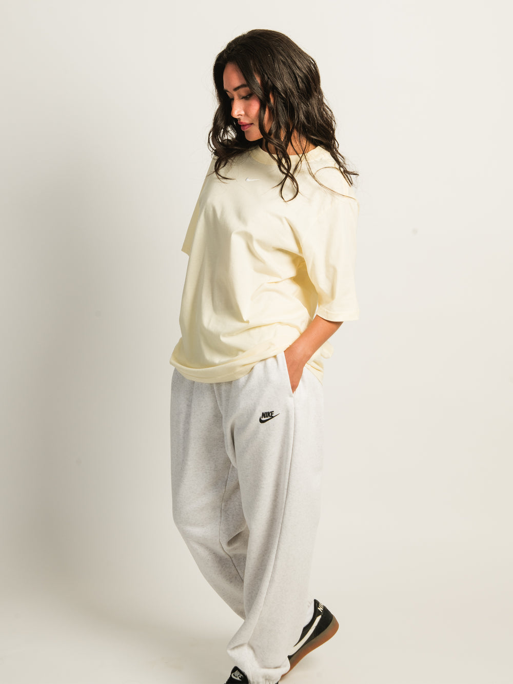 NIKE SPORTSWEAR CLUB T-SHIRT - ALABASTER