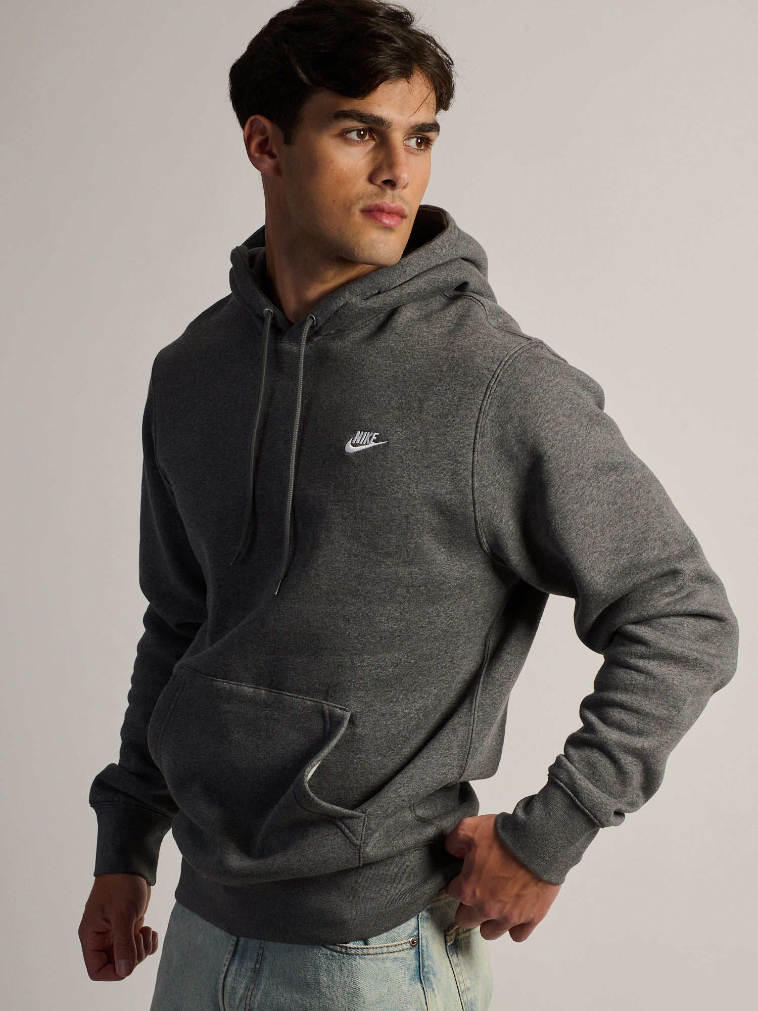 PULL OVER NIKE SPORTSWEAR CLUB HODDIE- CHARCOAL