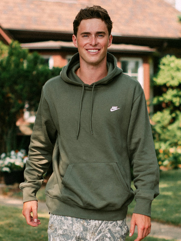 NIKE SPORTSWEAR CLUB PULLOVER HOODIE - OLIVE