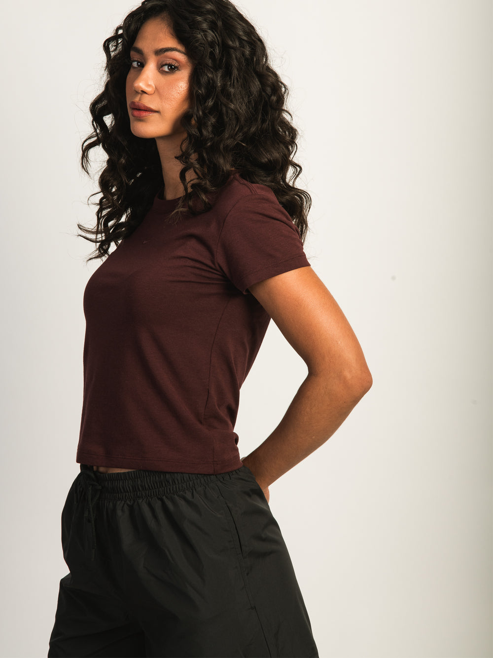 NIKE SPORTSWEAR CHILL KNIT CROP TEE - BURGUNDY