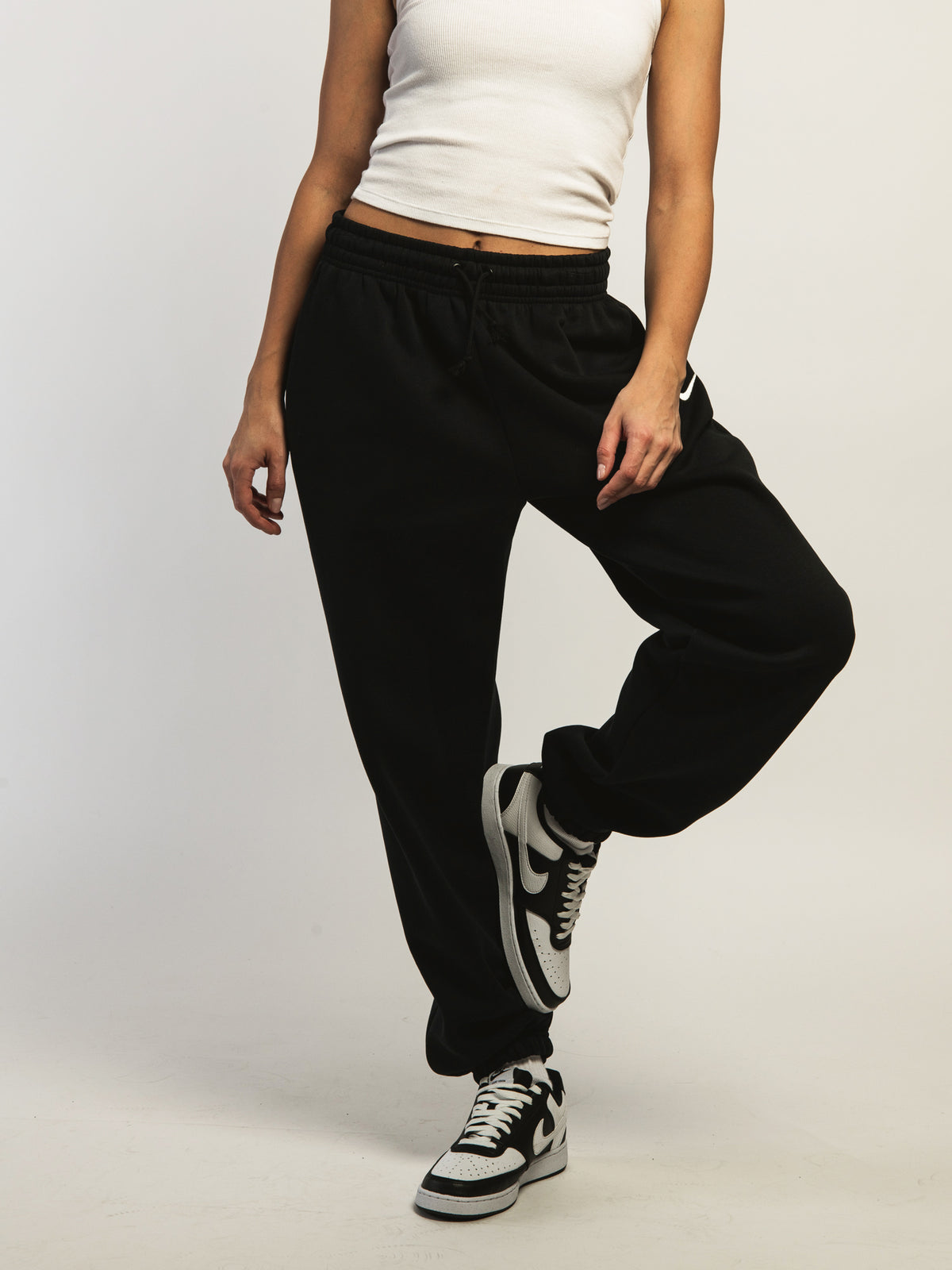 NIK-FZ5996-010-BLK-1_1200x.jpg