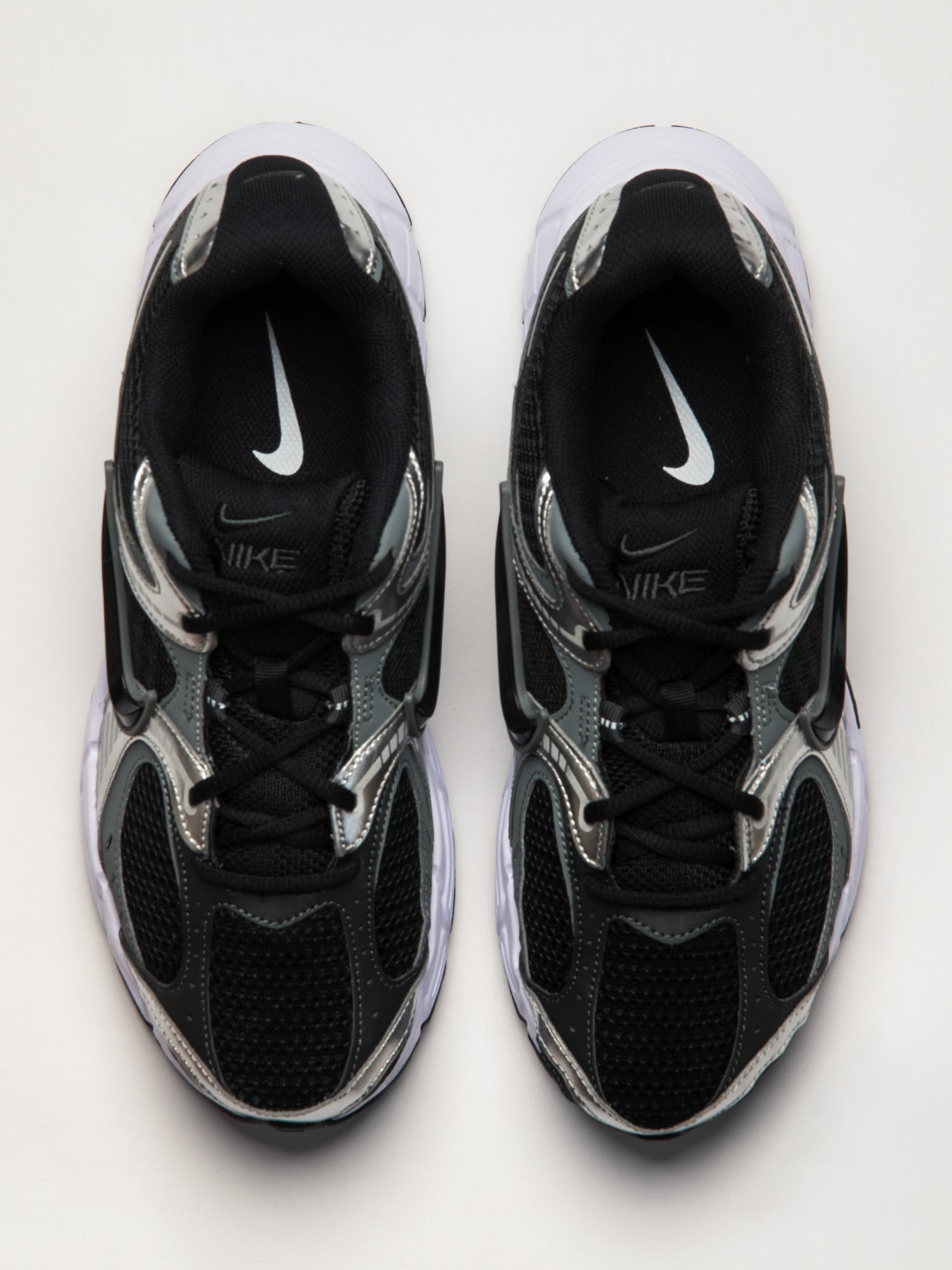 MENS NIKE V5 RNR SNEAKER - BLACK
