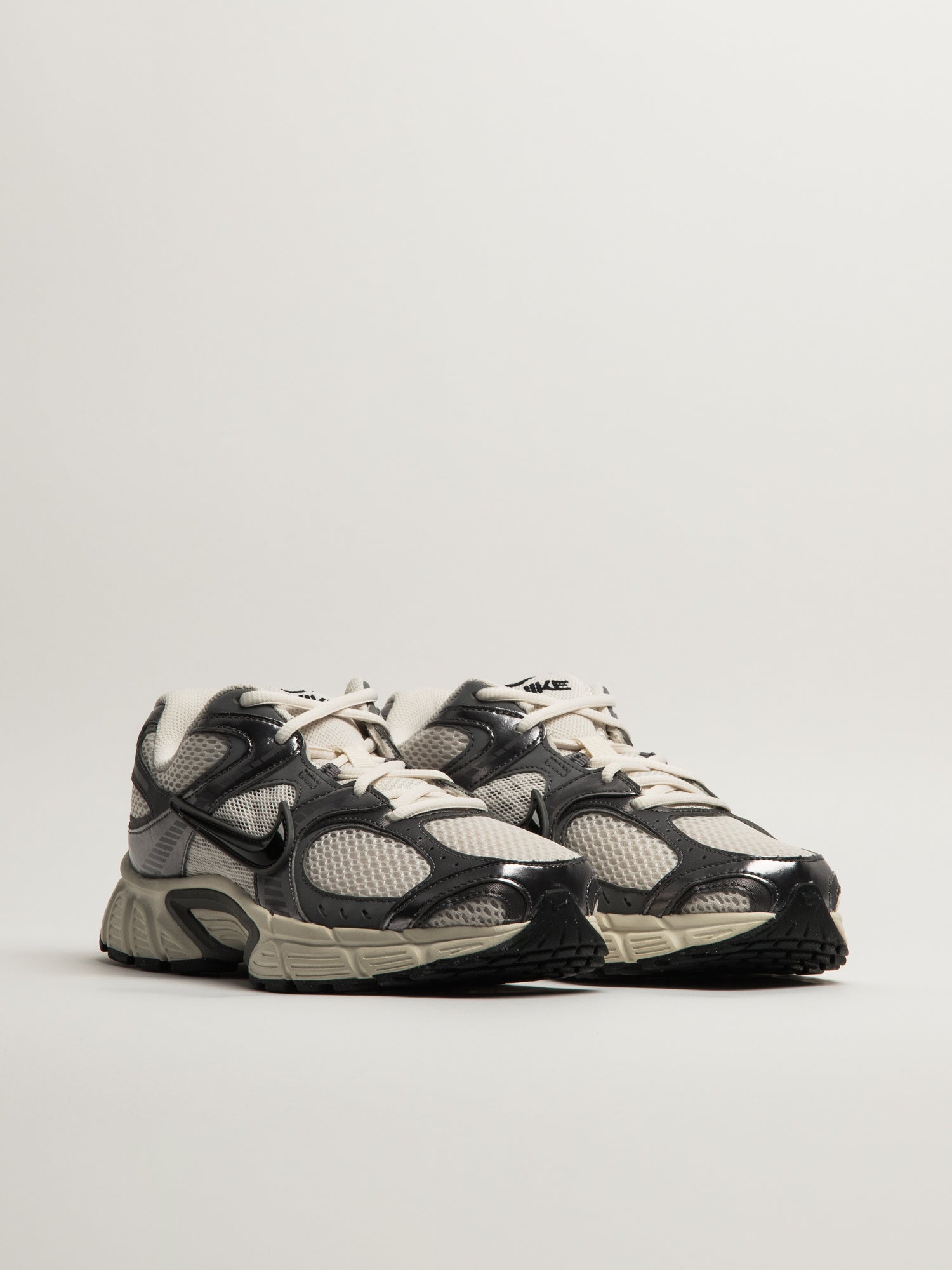 NIKE V5 RNR SNEAKER - GRIS