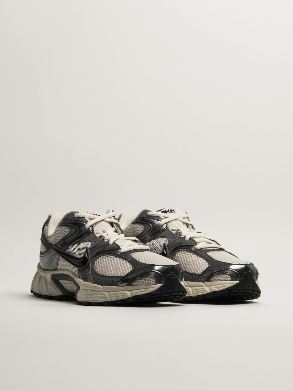 NIKE V5 RNR SNEAKER - GREY
