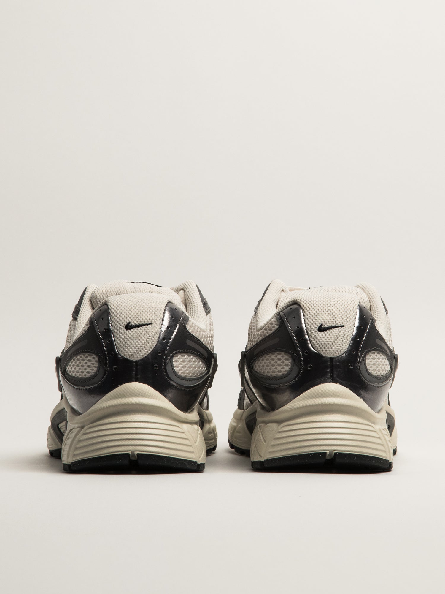 NIKE V5 RNR SNEAKER - GREY