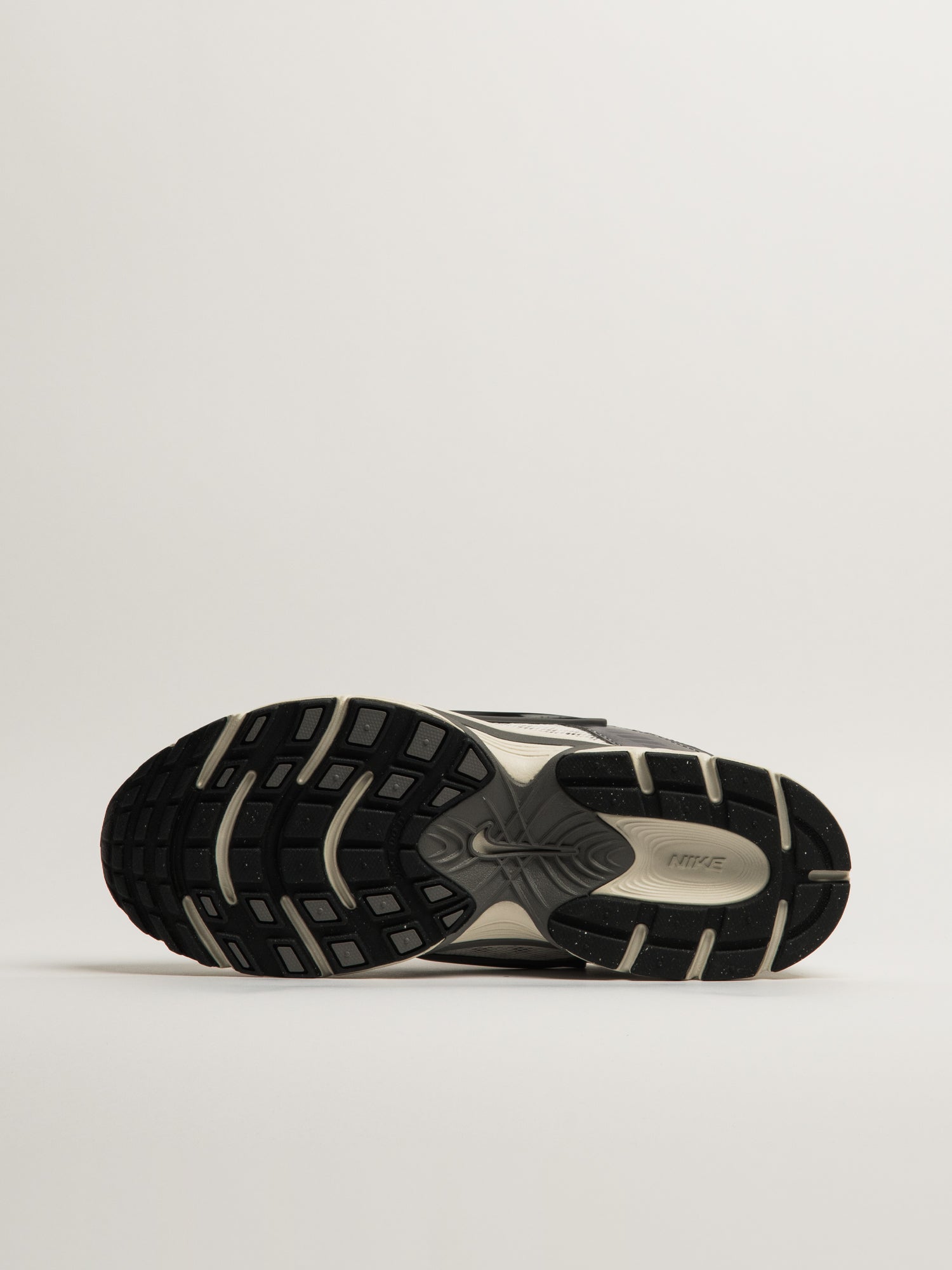 NIKE V5 RNR SNEAKER - GREY
