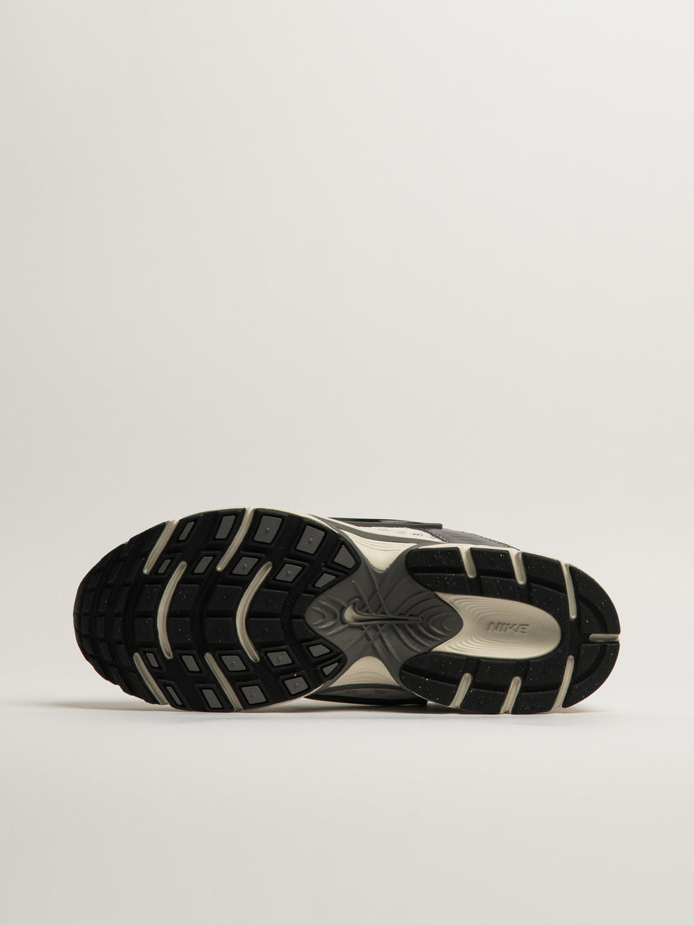 NIKE V5 RNR SNEAKER - GREY