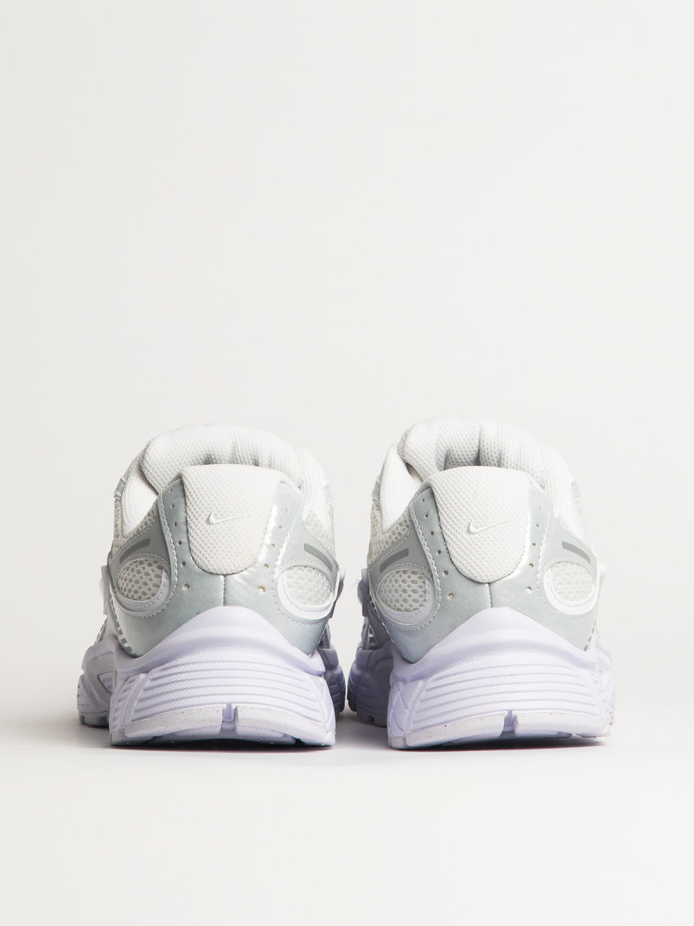 MENS NIKE V5 RNR SNEAKER - WHITE