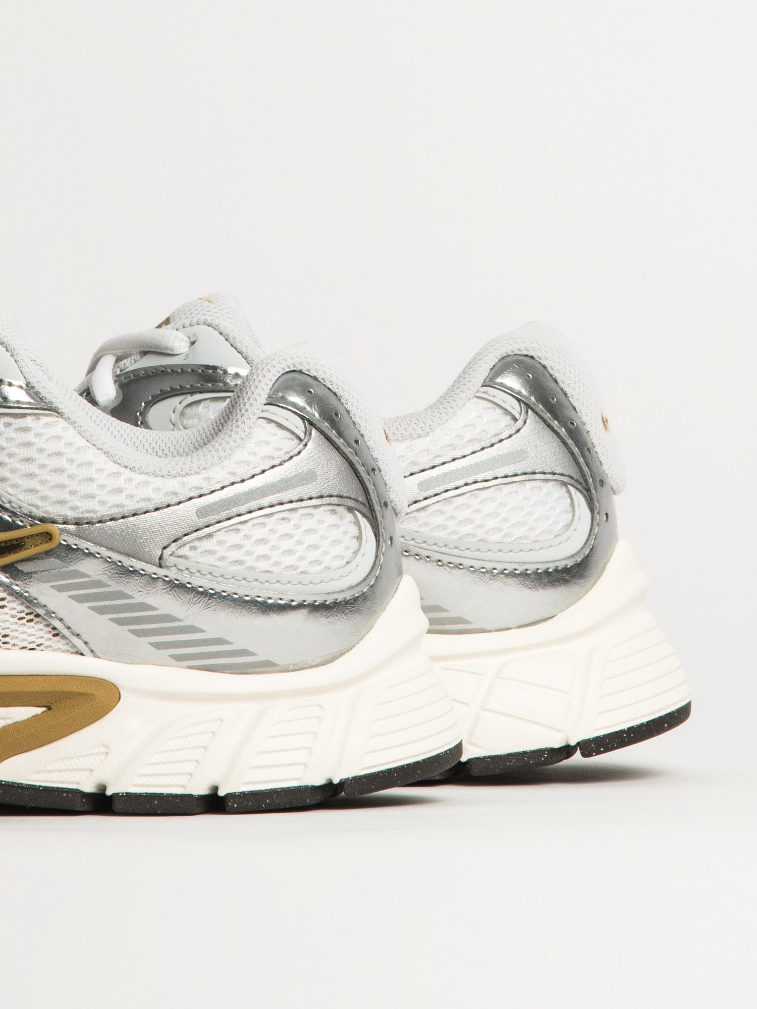 MENS NIKE V5 RNR SNEAKER - WHITE/ASH MENS NIKE V5 RNR SNEAKER - WHITE/ASH