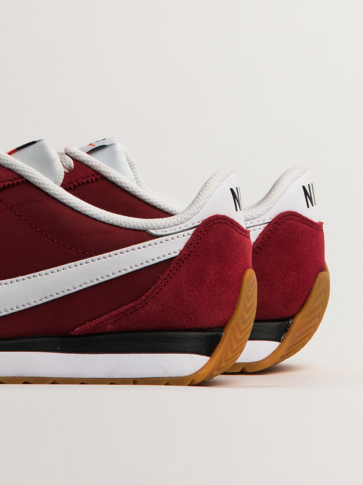 WOMENS NIKE PACIFIC SNEAKER - TEAM CRIMSON/WHITE