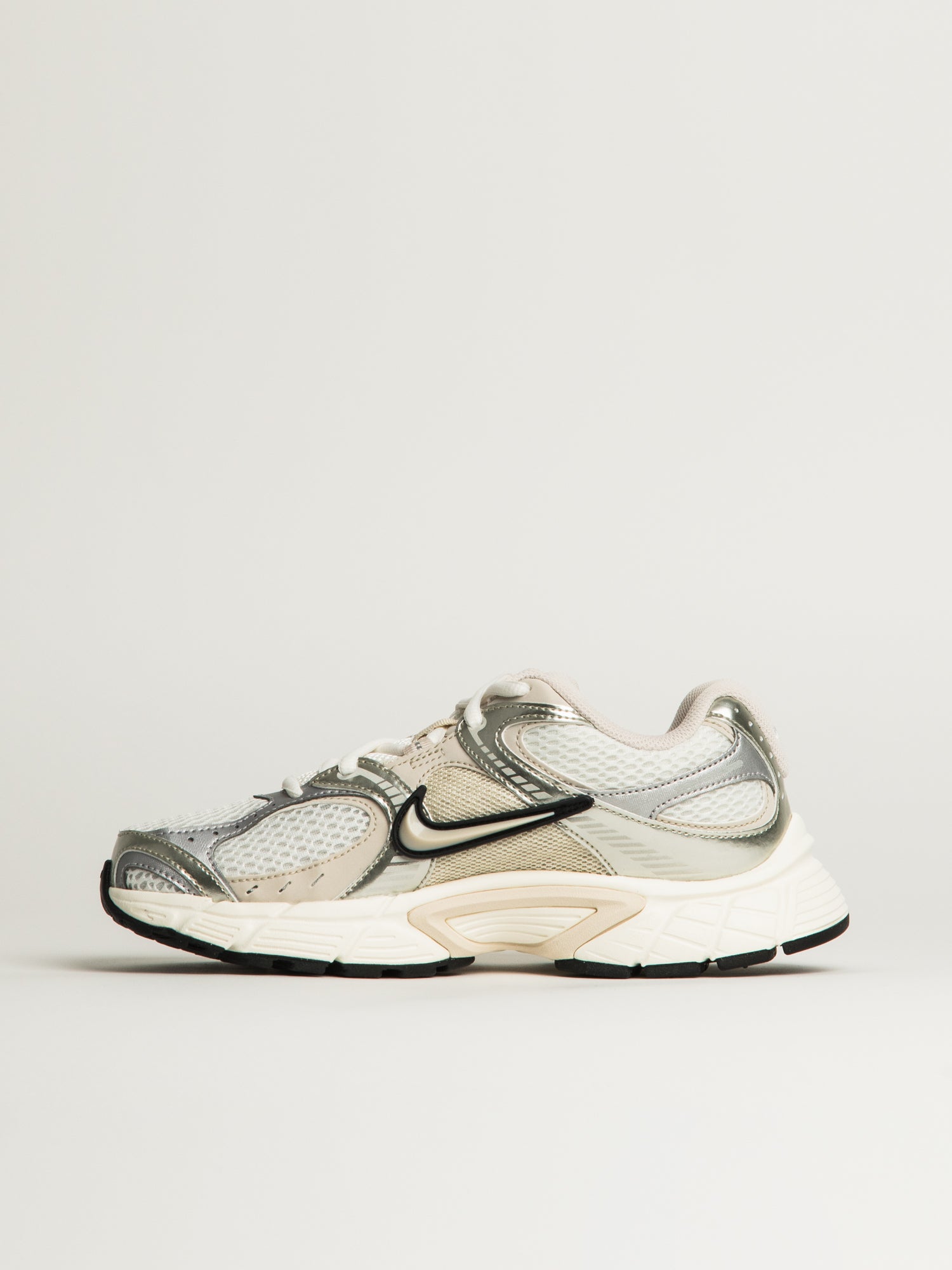 WOMENS NIKE V5 RNR SNEAKER - SUMMIT WHITE