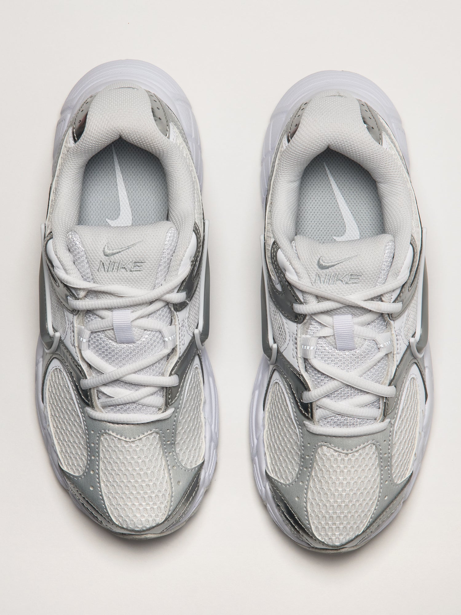 SNEAKER NIKE V5 RNR FEMME - BLANC/ARGENT