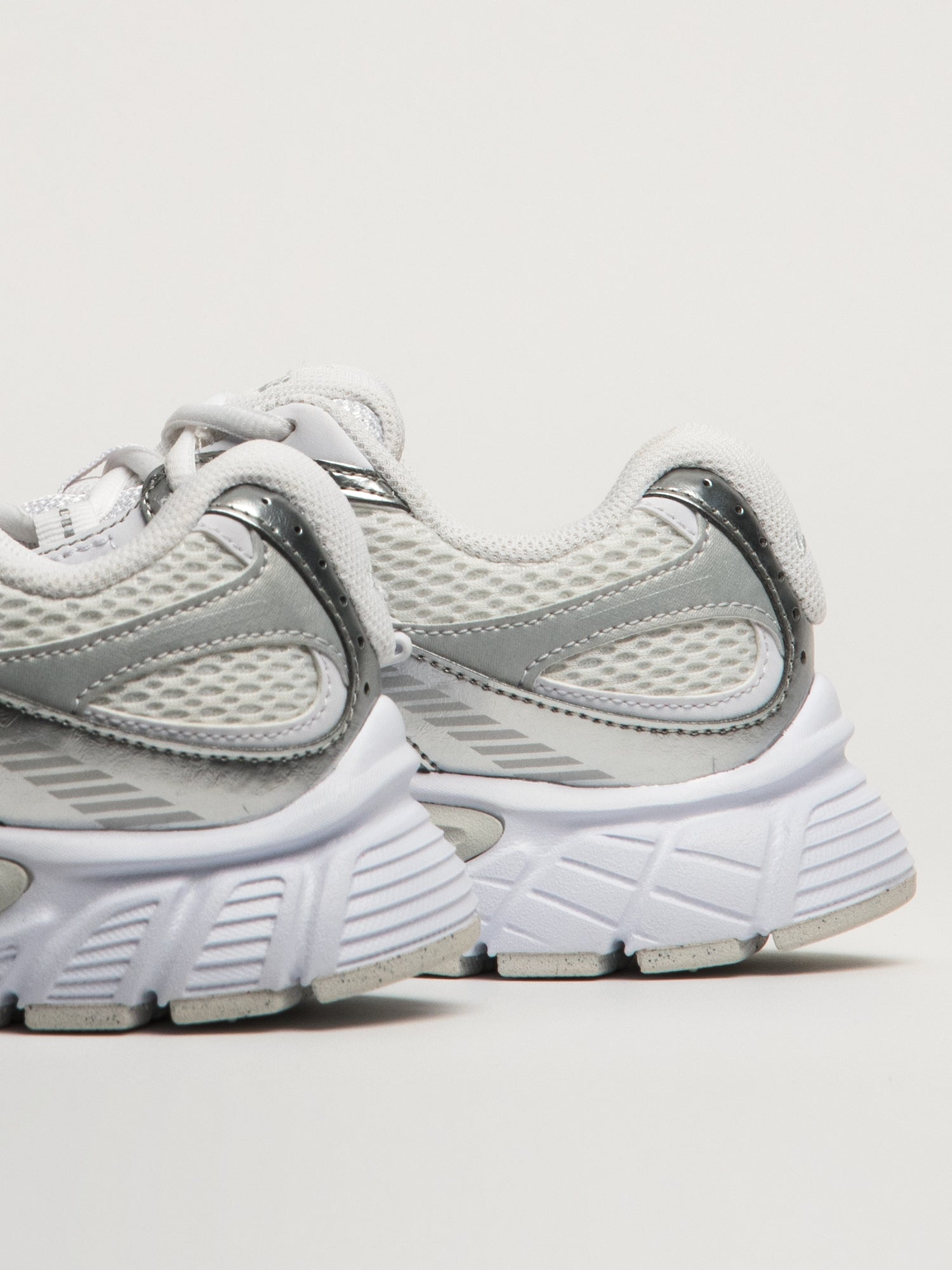 SNEAKER NIKE V5 RNR FEMME - BLANC/ARGENT