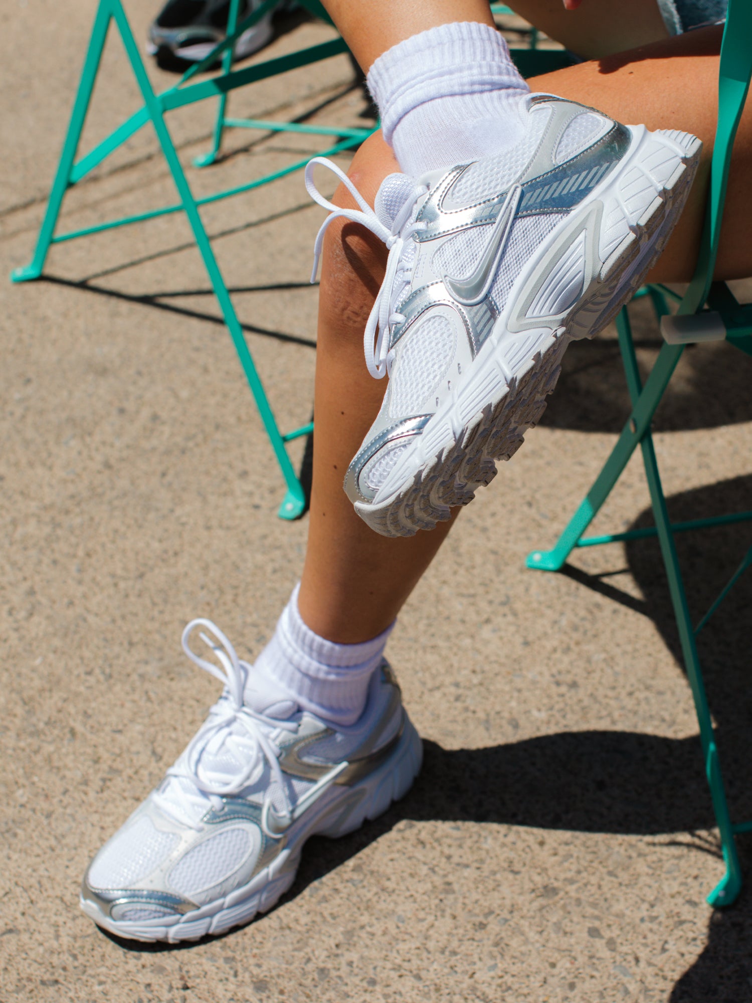 WOMENS NIKE V5 RNR SNEAKER - WHITE/SILVER