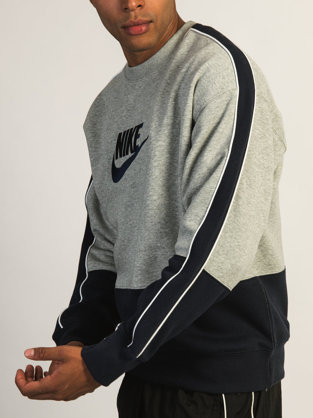 NIKE CLUB BRUSHED FLEECE CREWNECK SWEATER