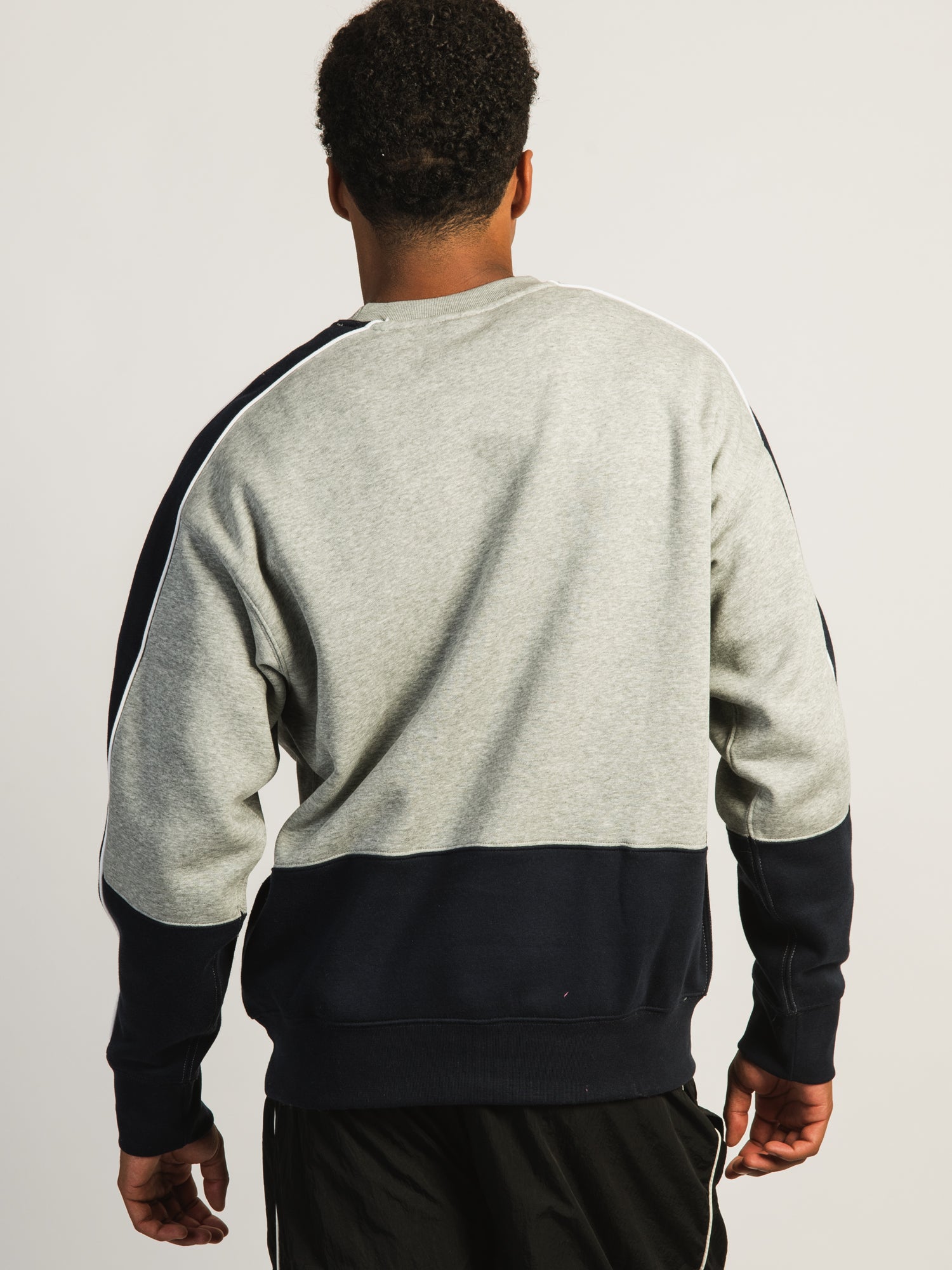 NIKE CLUB BRUSHED FLEECE CREWNECK SWEATER