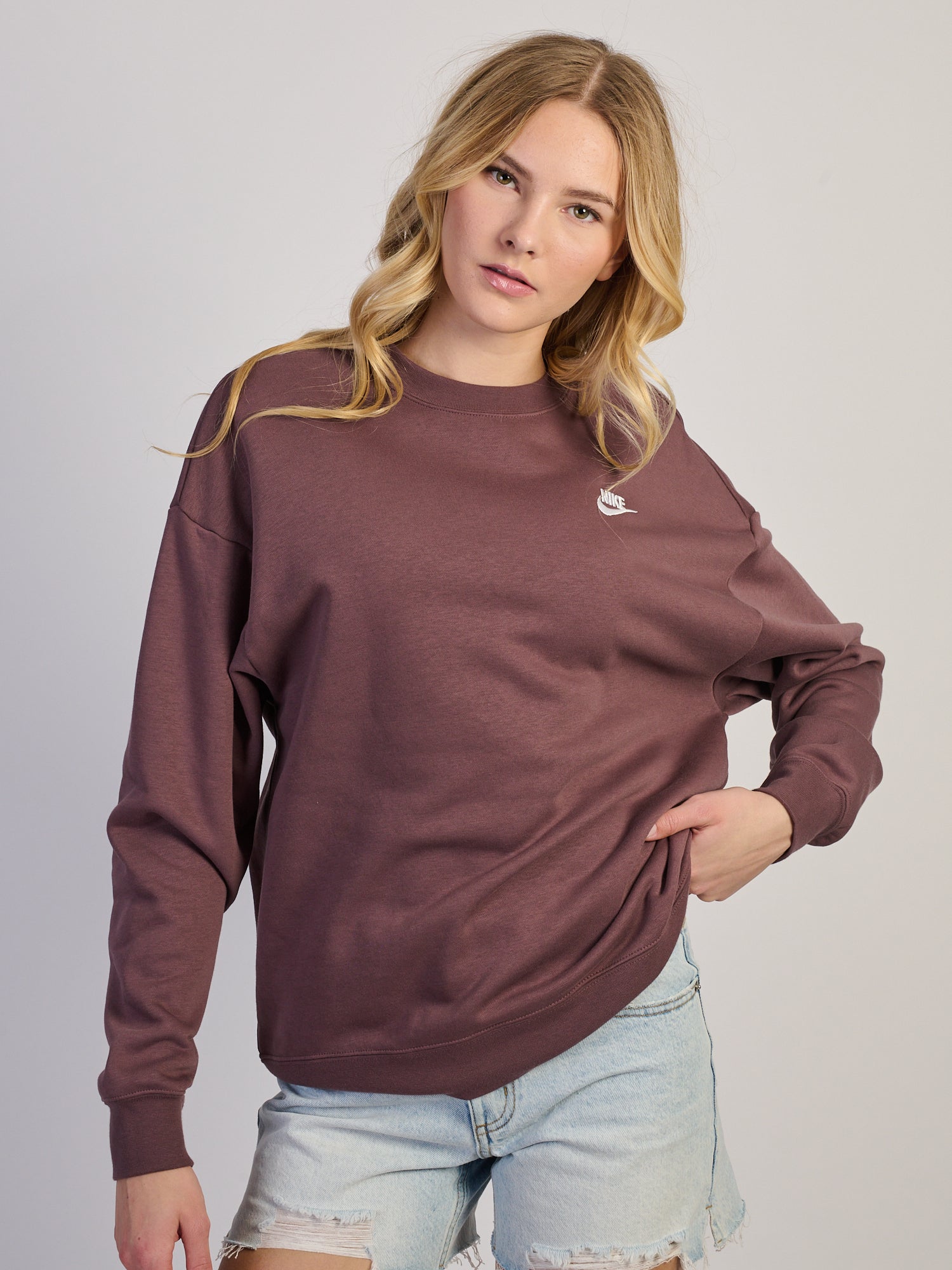 NIKE SPORTSWEAR CLUB FLEECE LOOSE CREW - MARRON
