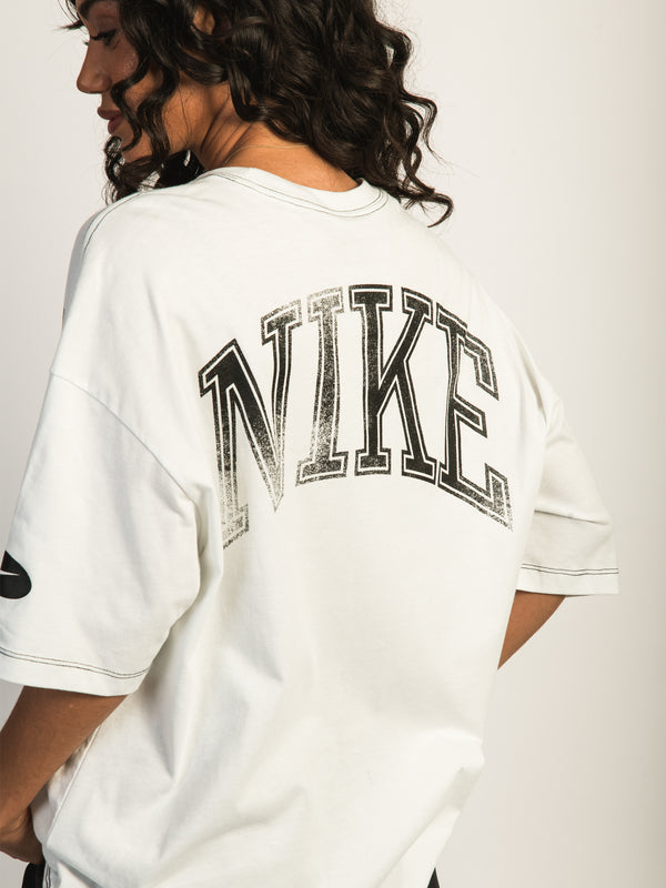 NIKE SPORTSWEAR STREET OVERSIZED TEE