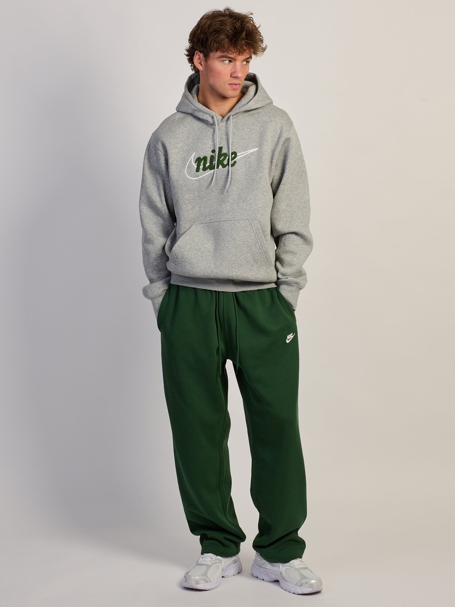 NIKE CHENILLE LOGO PULL OVER HOODIE