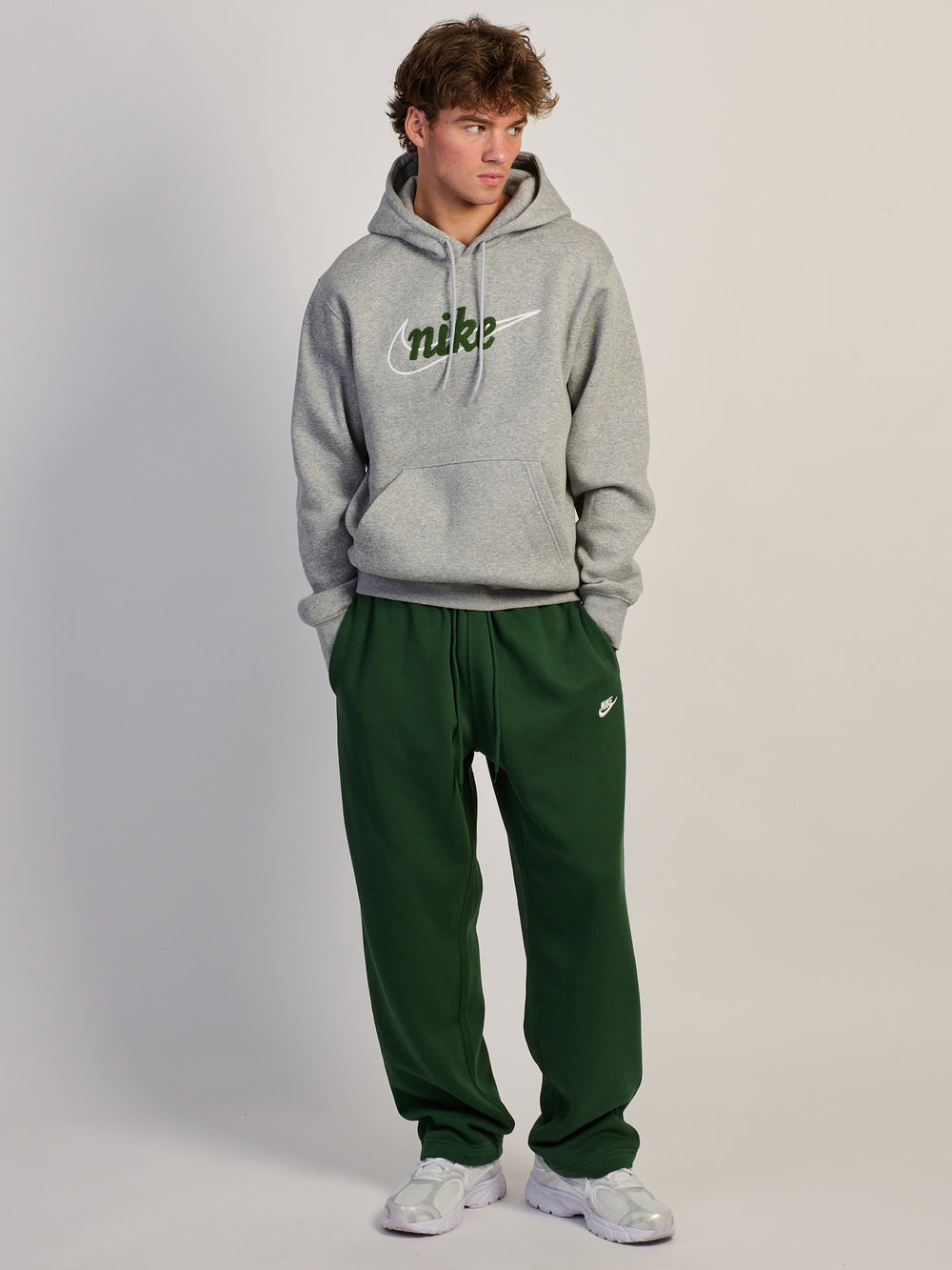 NIKE CHENILLE LOGO PULL OVER HOODIE