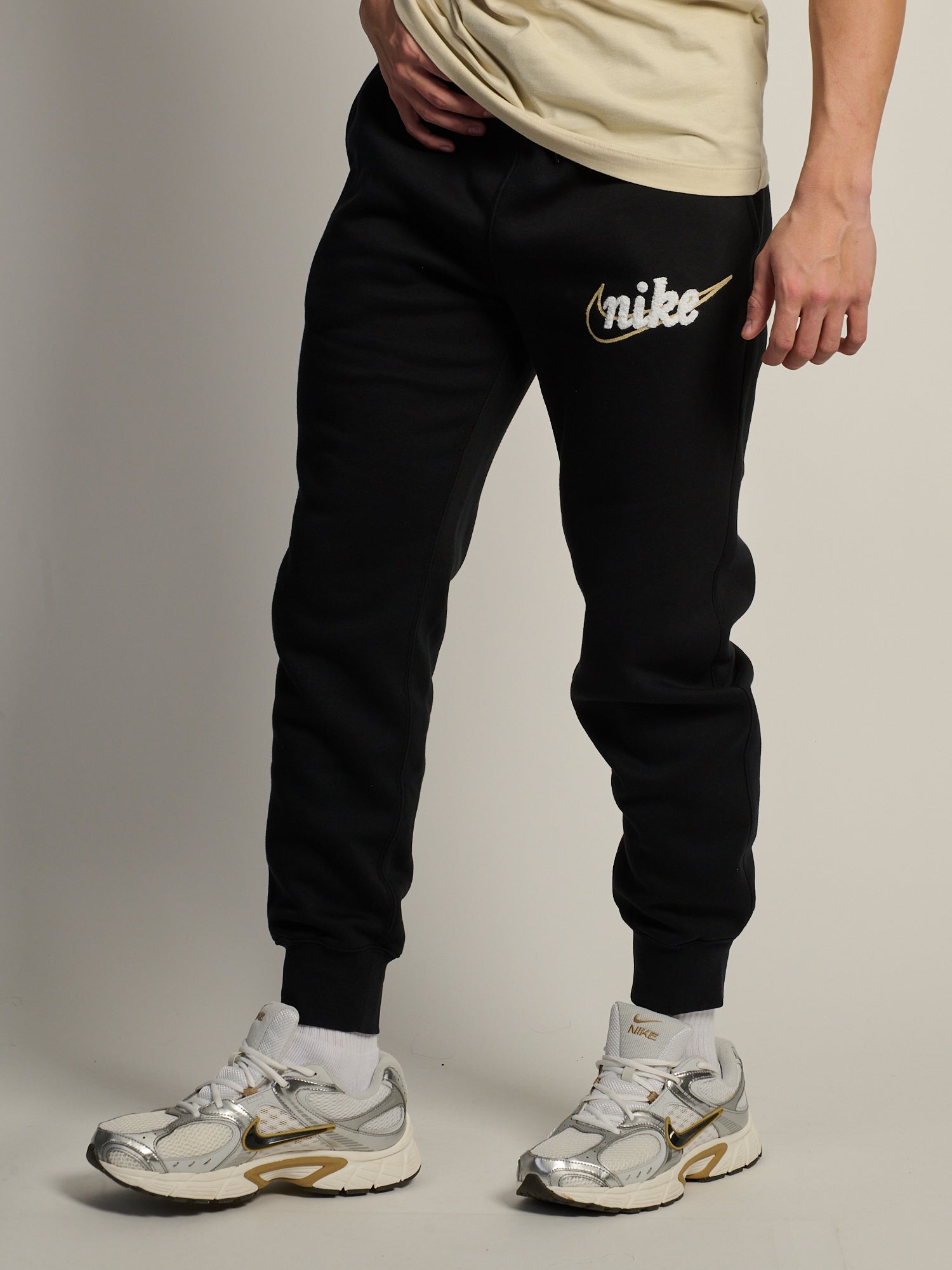 NIKE CLUB CHENILLE JOGGER - BLACK