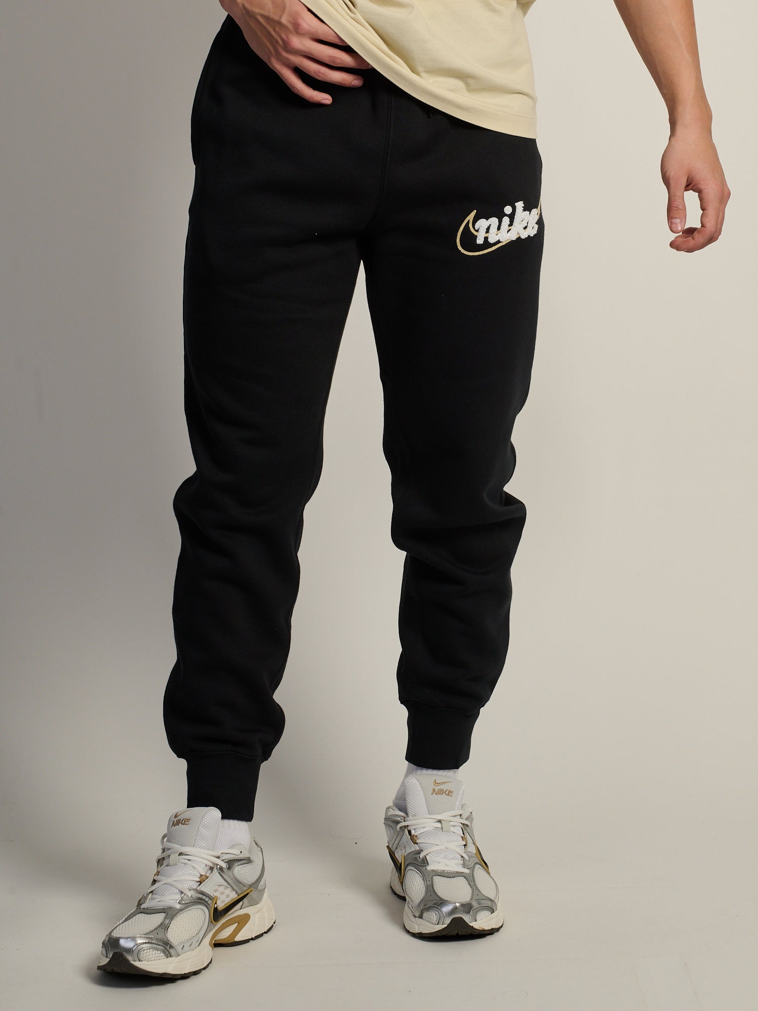 NIKE CLUB CHENILLE JOGGER - BLACK