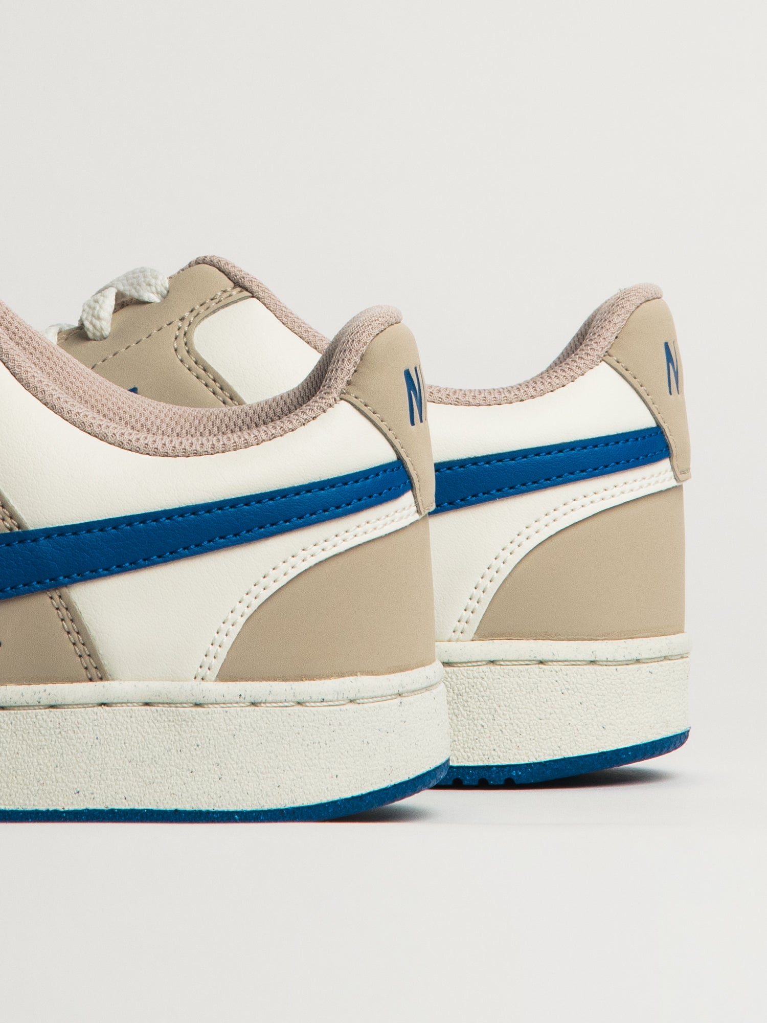 MENS NIKE COURT VISION LOW SNEAKER - WHITE/BLUE