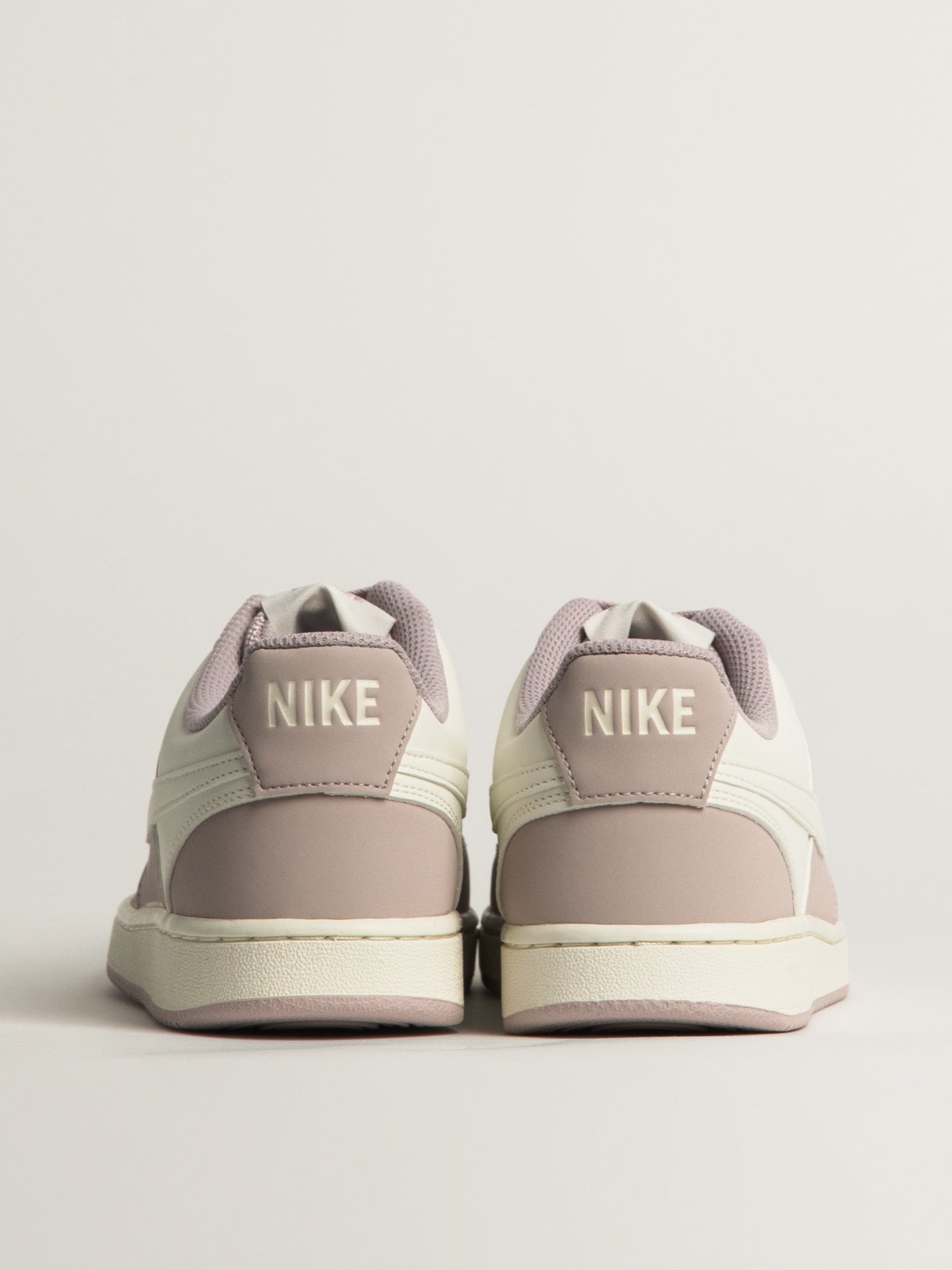 WOMENS NIKE COURT VISION LO P NBKL SNEAKER