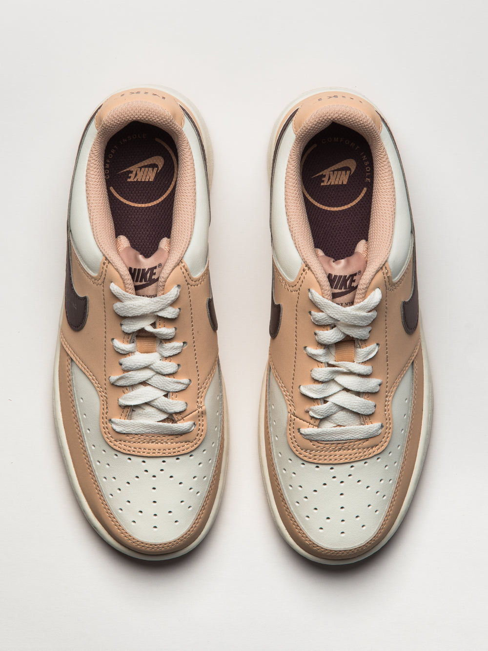 BASKETS BASSES NIKE COURT VISION POUR FEMMES - BEIGE