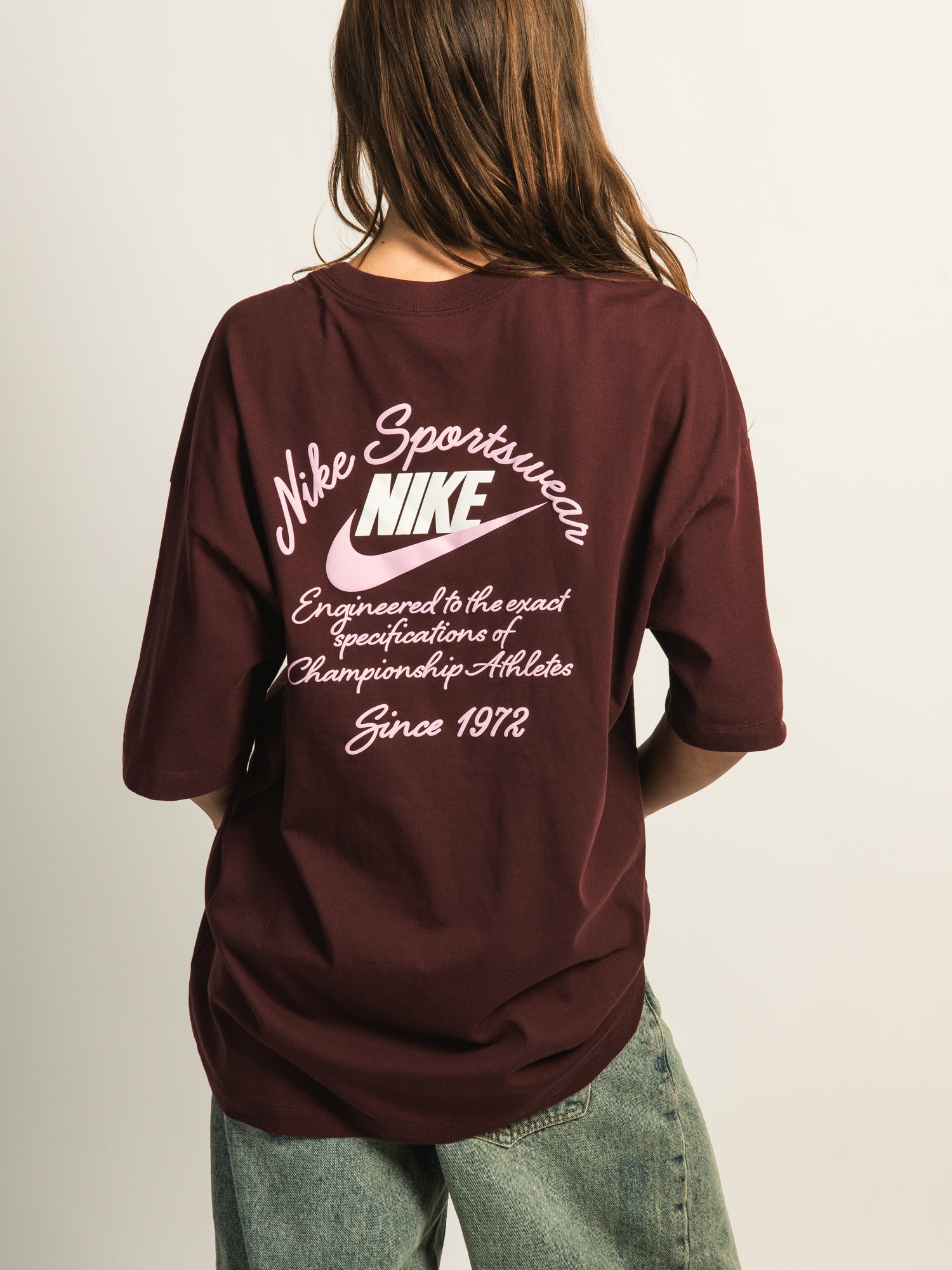 NIKE SPORTSWEAR CLASSICS TEE - BURGUNDY