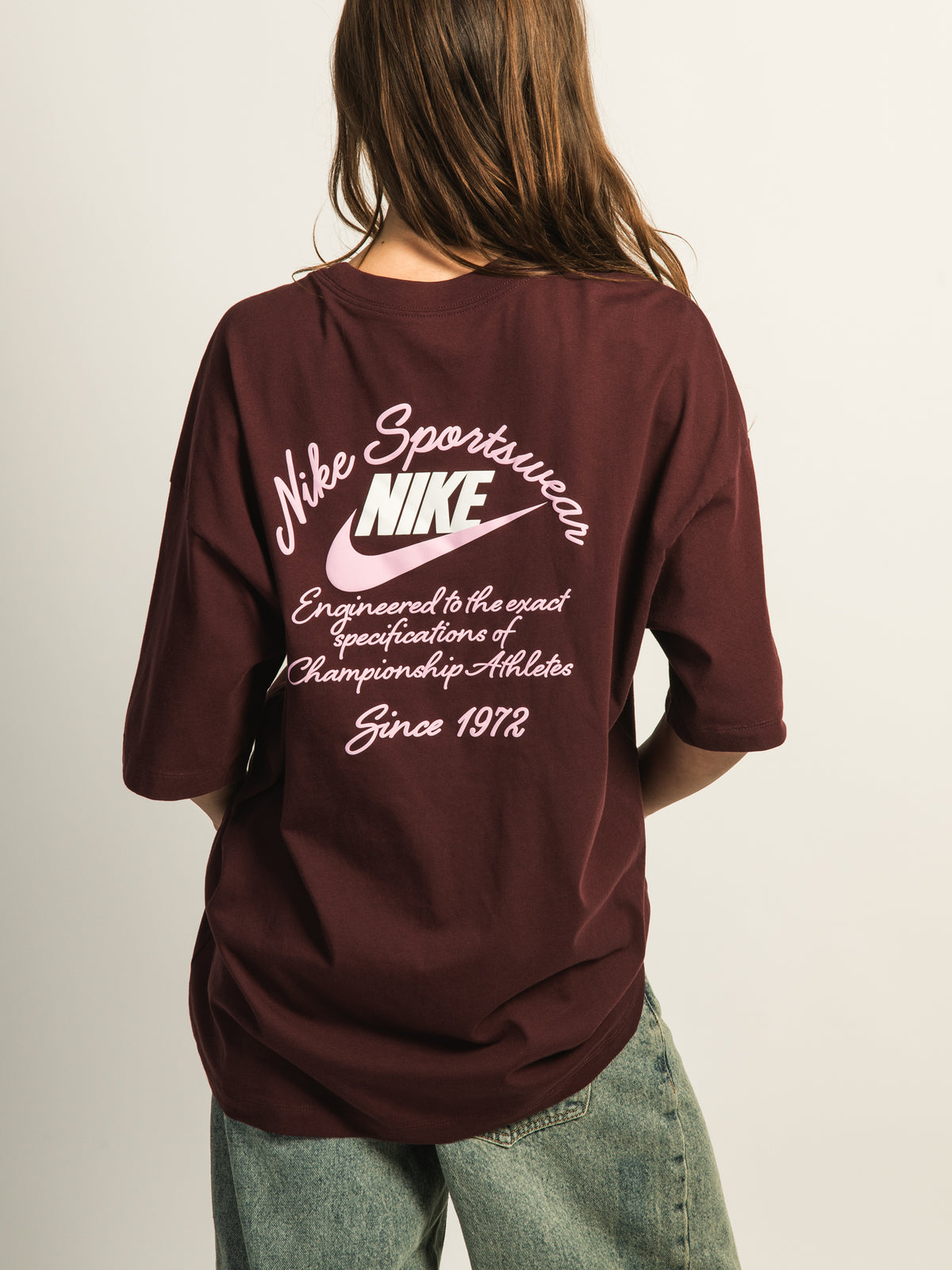 NIKE SPORTSWEAR CLASSICS TEE - BURGUNDY