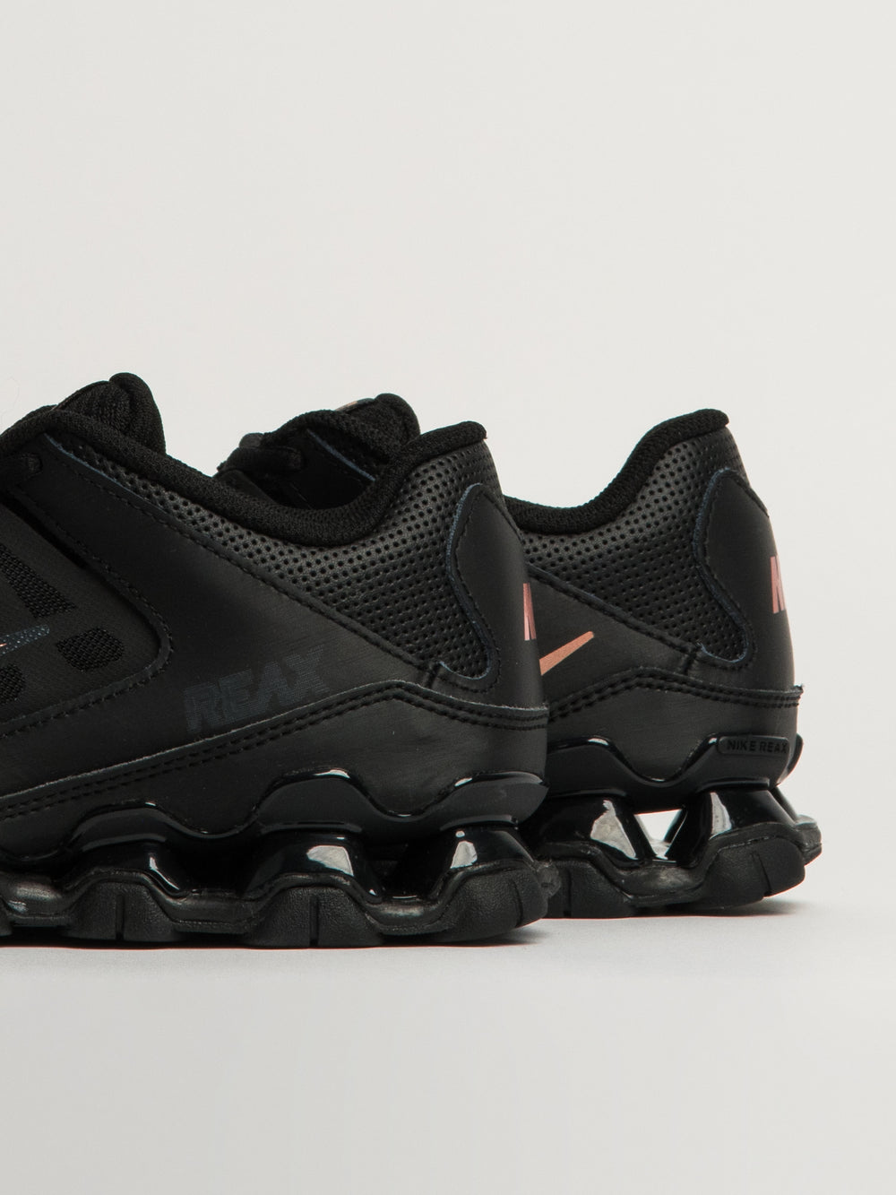 NIKE REAX 8 TR BASKETS - NOIR