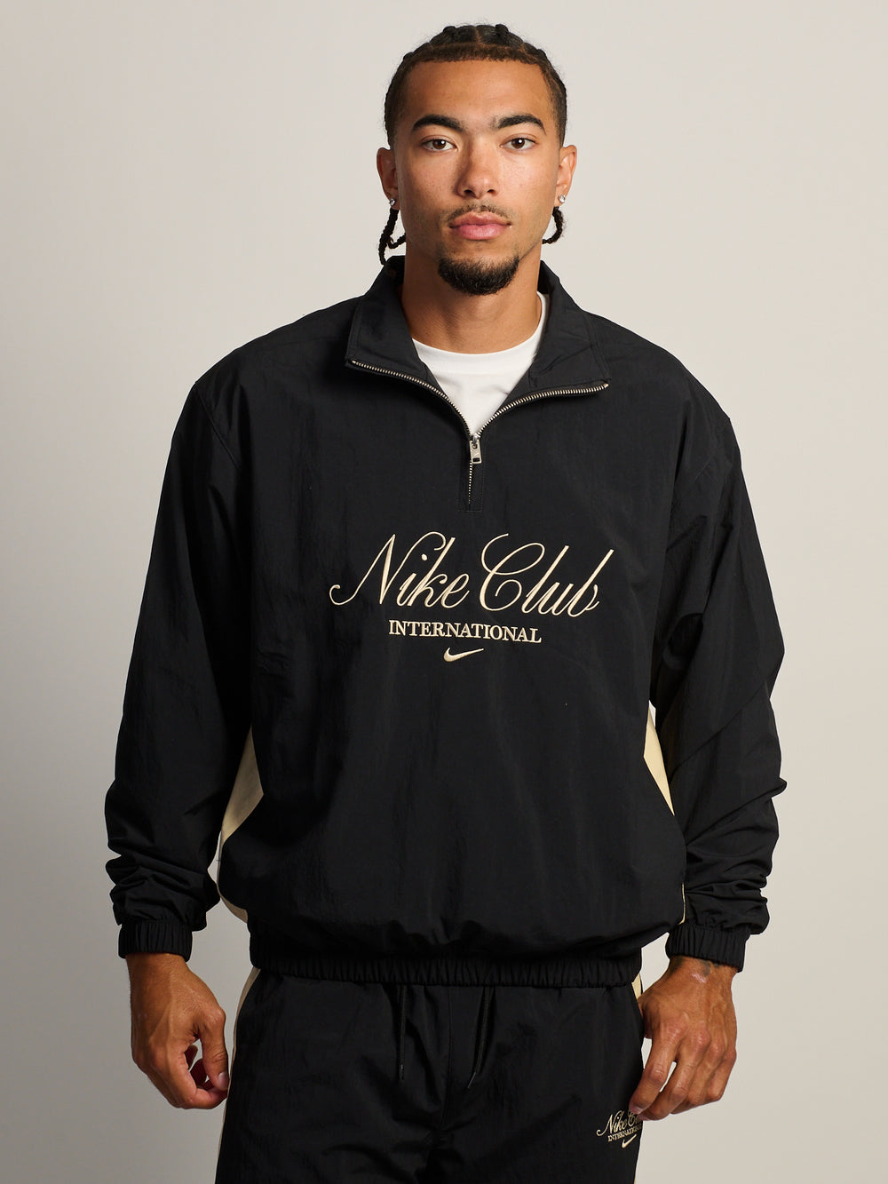 NIKE INTERNATIONAL HALF ZIP