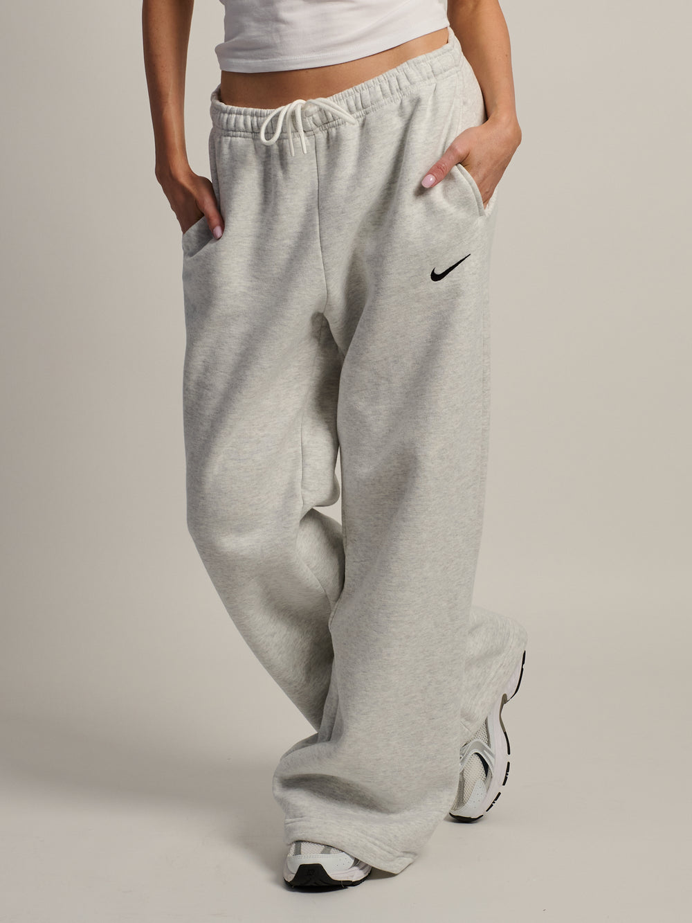NIKE STDO FLEECE PANTALON LARGE TAILLE MI-HAUTE - GRIS CHINÉ
