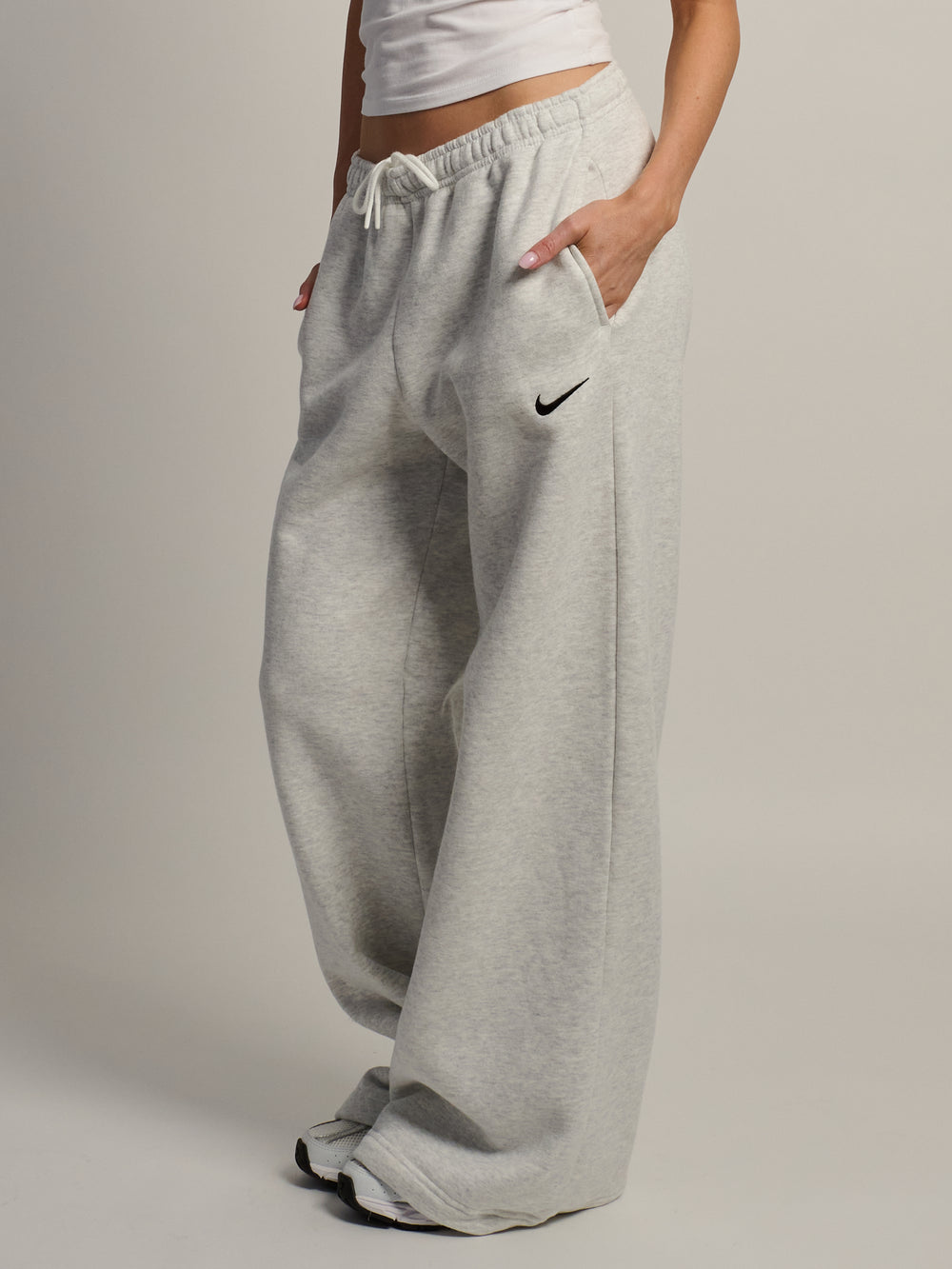 NIKE STDO FLEECE PANTALON LARGE TAILLE MI-HAUTE - GRIS CHINÉ