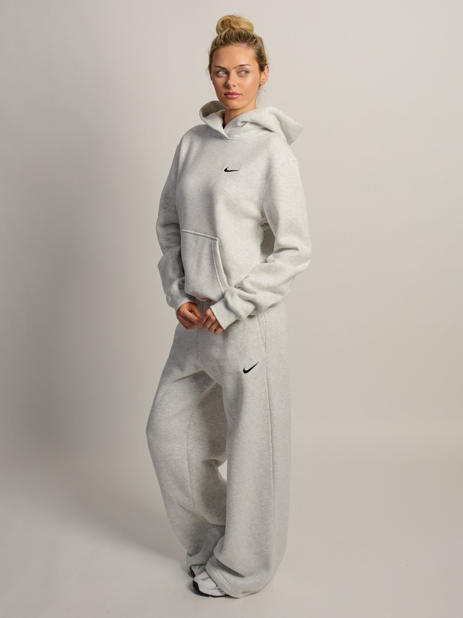 NIKE STDO FLEECE PANTALON LARGE TAILLE MI-HAUTE - GRIS CHINÉ