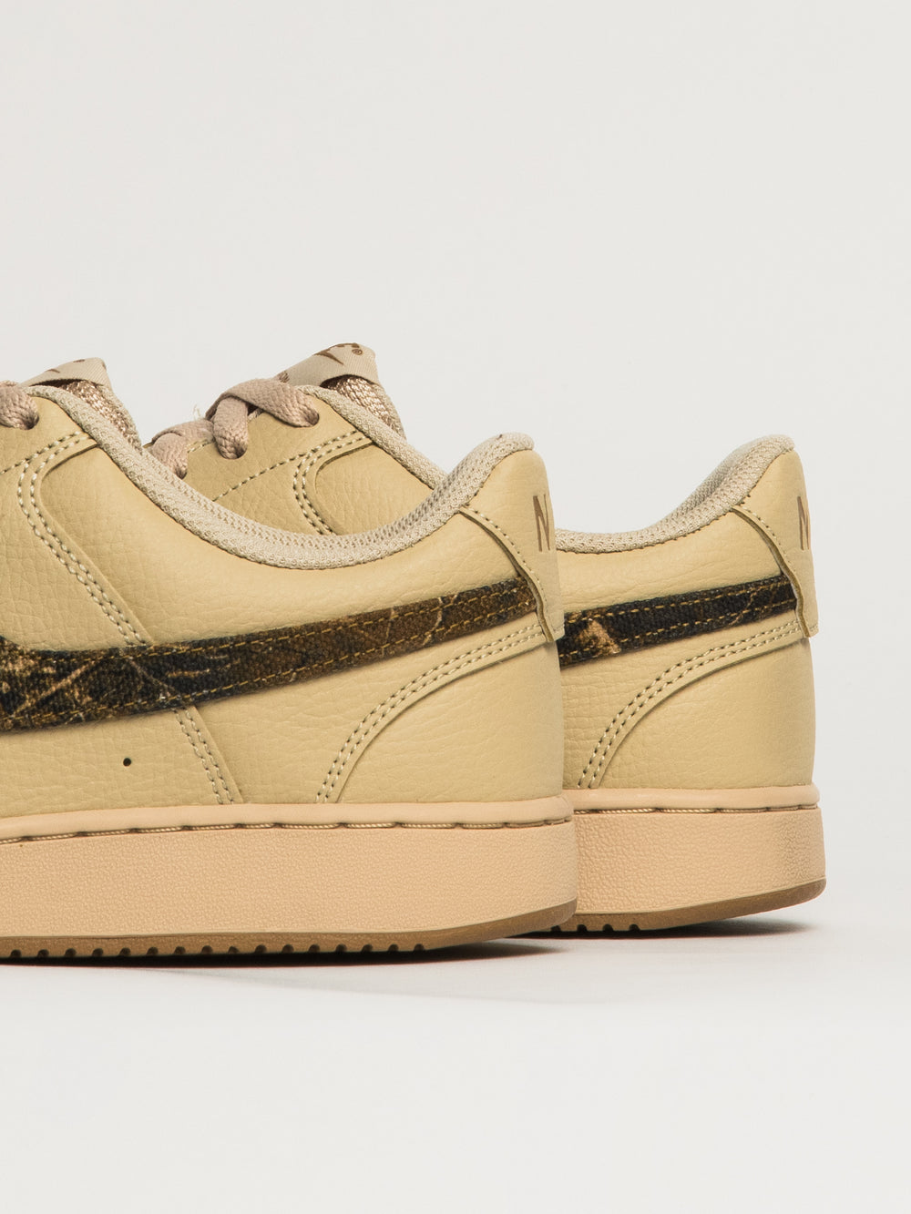 BASKETS NIKE COURT VISION SE - CRÈME