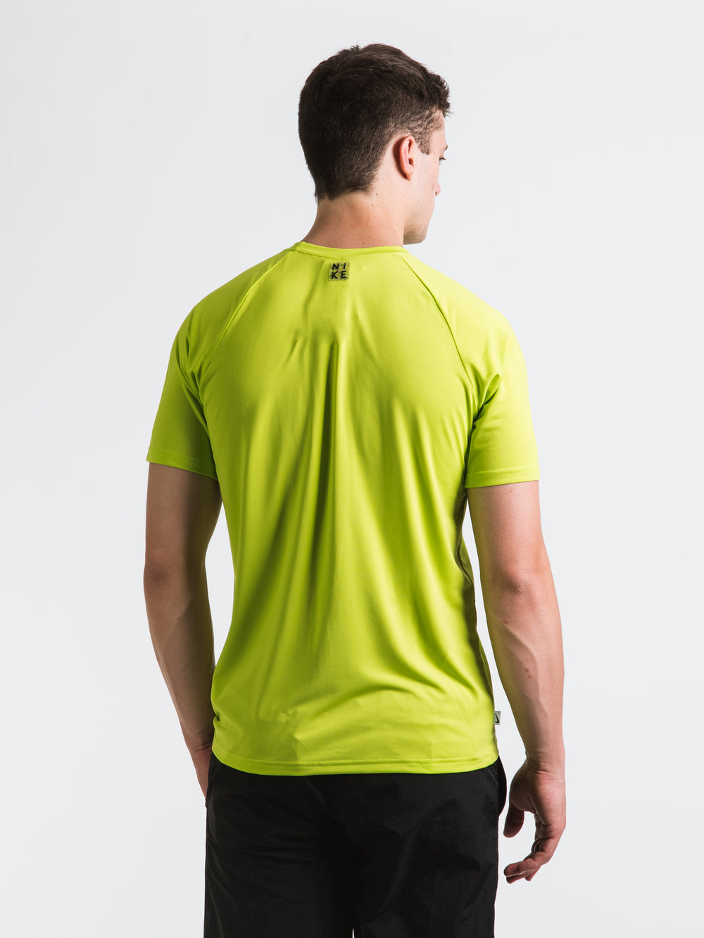 NIKE OUTLINE LOGO SHORT SLEEVE HYDROGUARD - CLEARANCE