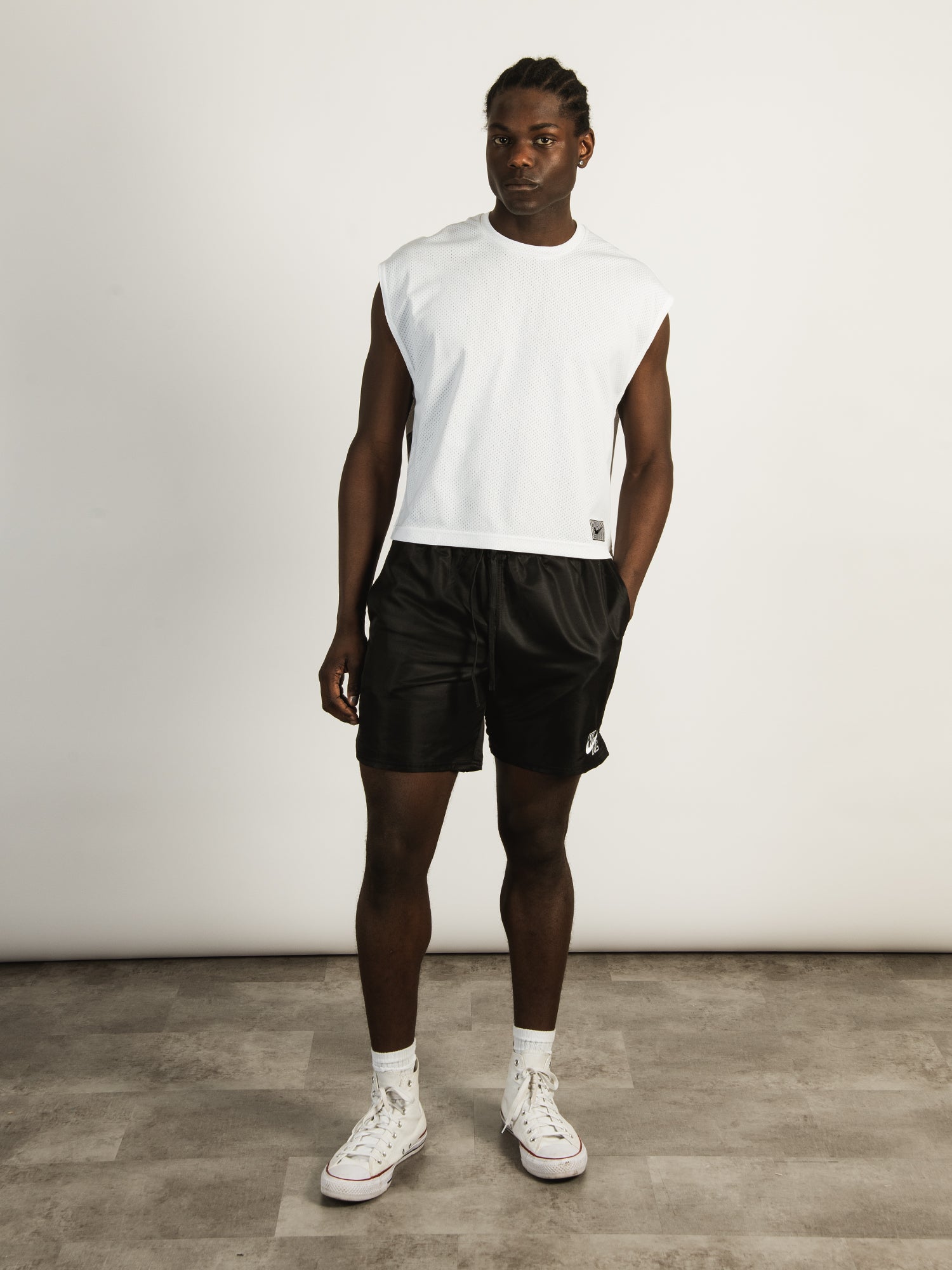 Nike shorts hot sale logo