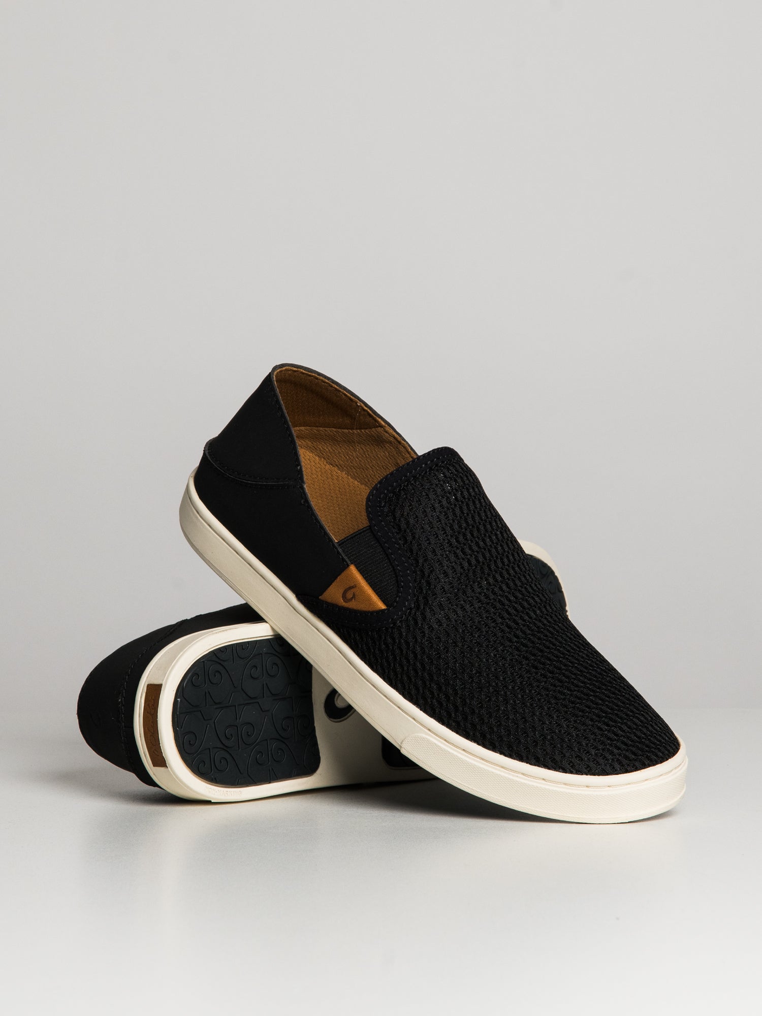 Olukai best sale pehuea black