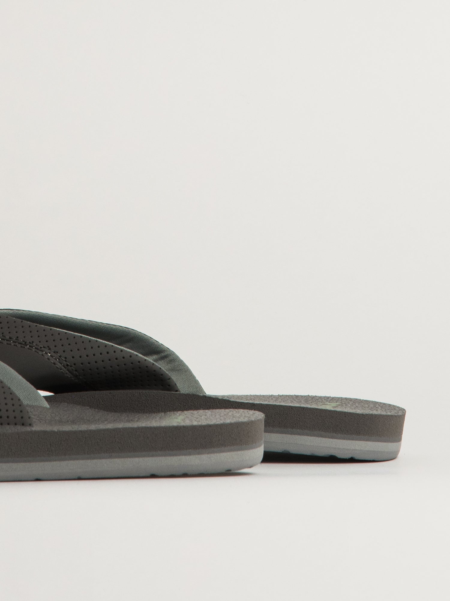 MENS SANUK BEER COZY IV SANDALS - CASTLEROCK