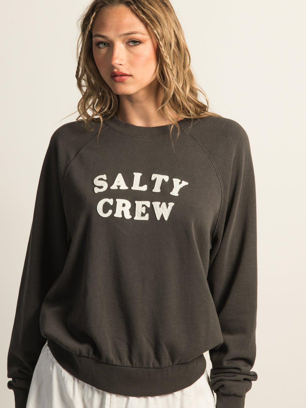 SALTY CREW FIRST MATE APPLIQUE CREWNECK