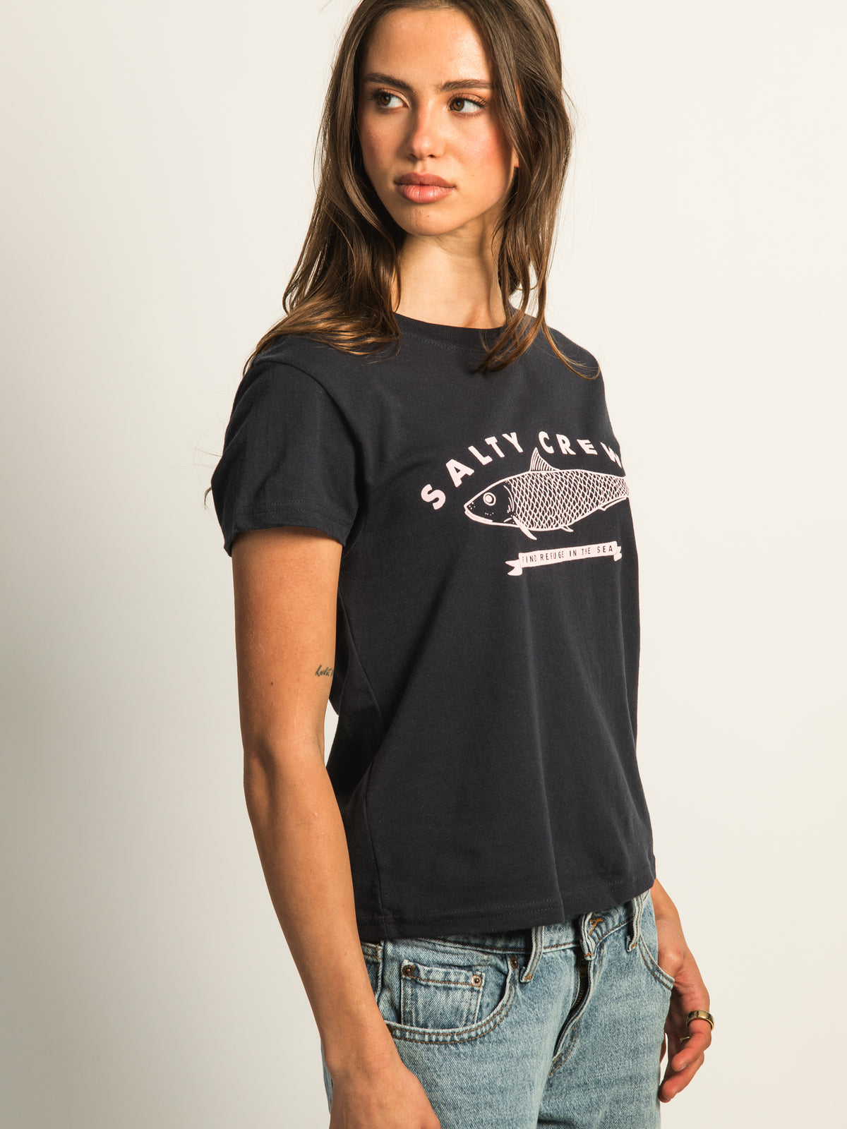 T-SHIRT MODERNE SALTY CREW SAVOR THE SEA
